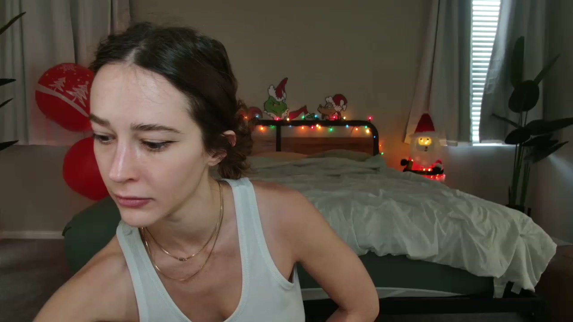 Gallery image thumbnail from tea_for_2's myfreecams stream on, 12/22/2022, 17:32 image 8 of 20