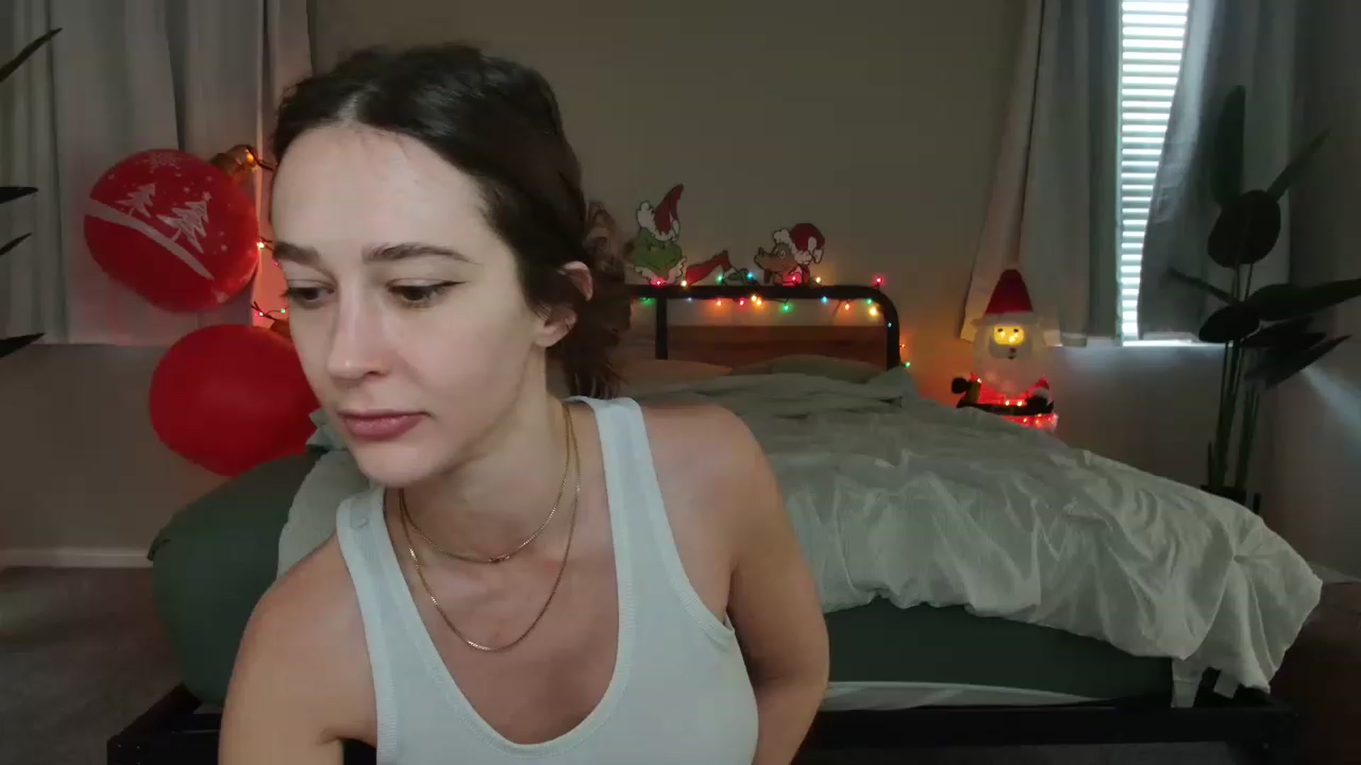 Gallery image thumbnail from tea_for_2's myfreecams stream on, 12/22/2022, 17:32 image 4 of 20