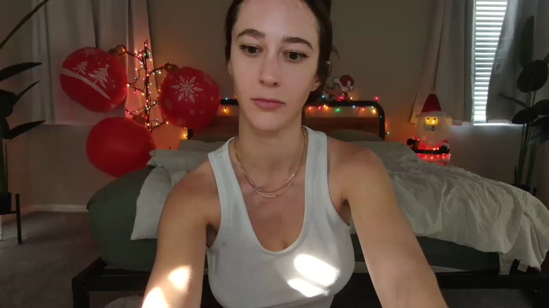 Gallery image thumbnail from tea_for_2's myfreecams stream on, 12/22/2022, 17:32 image 17 of 20