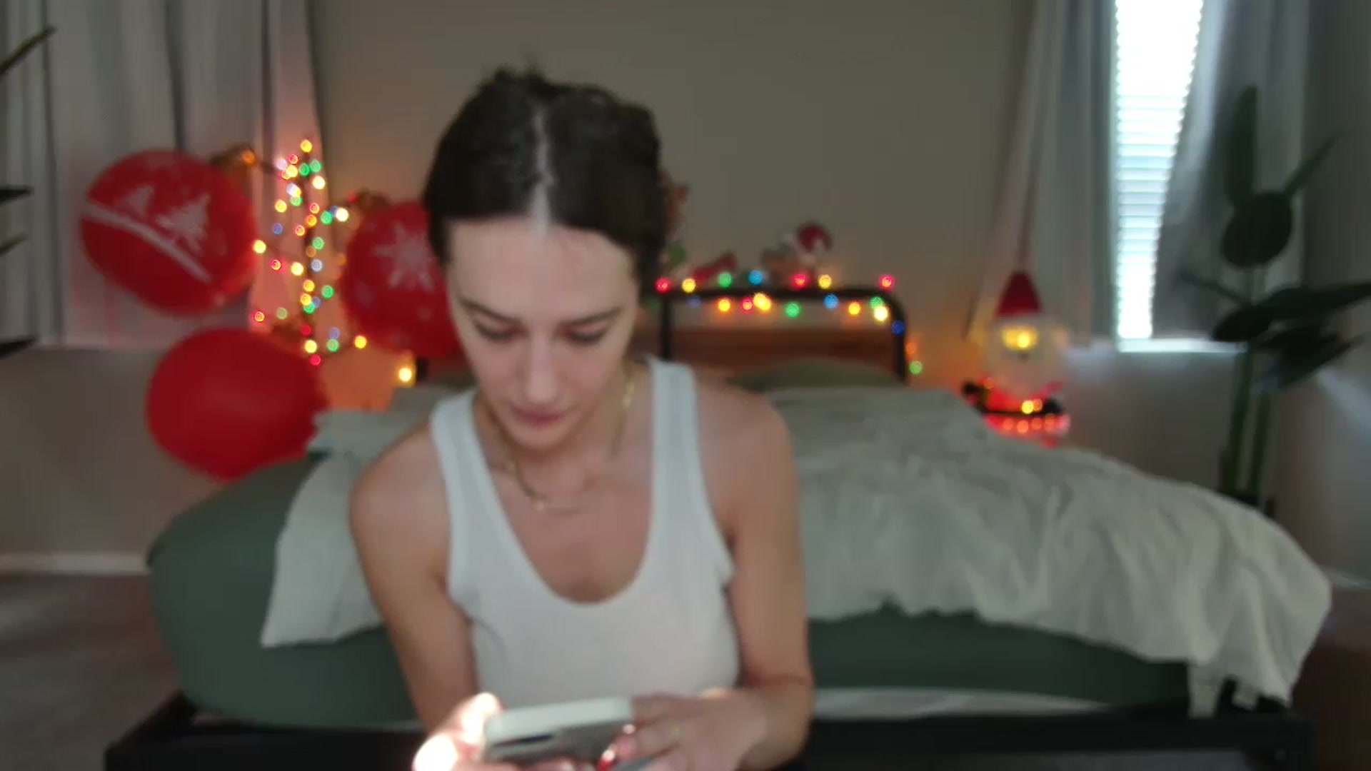 Gallery image thumbnail from tea_for_2's myfreecams stream on, 12/22/2022, 17:32 image 15 of 20