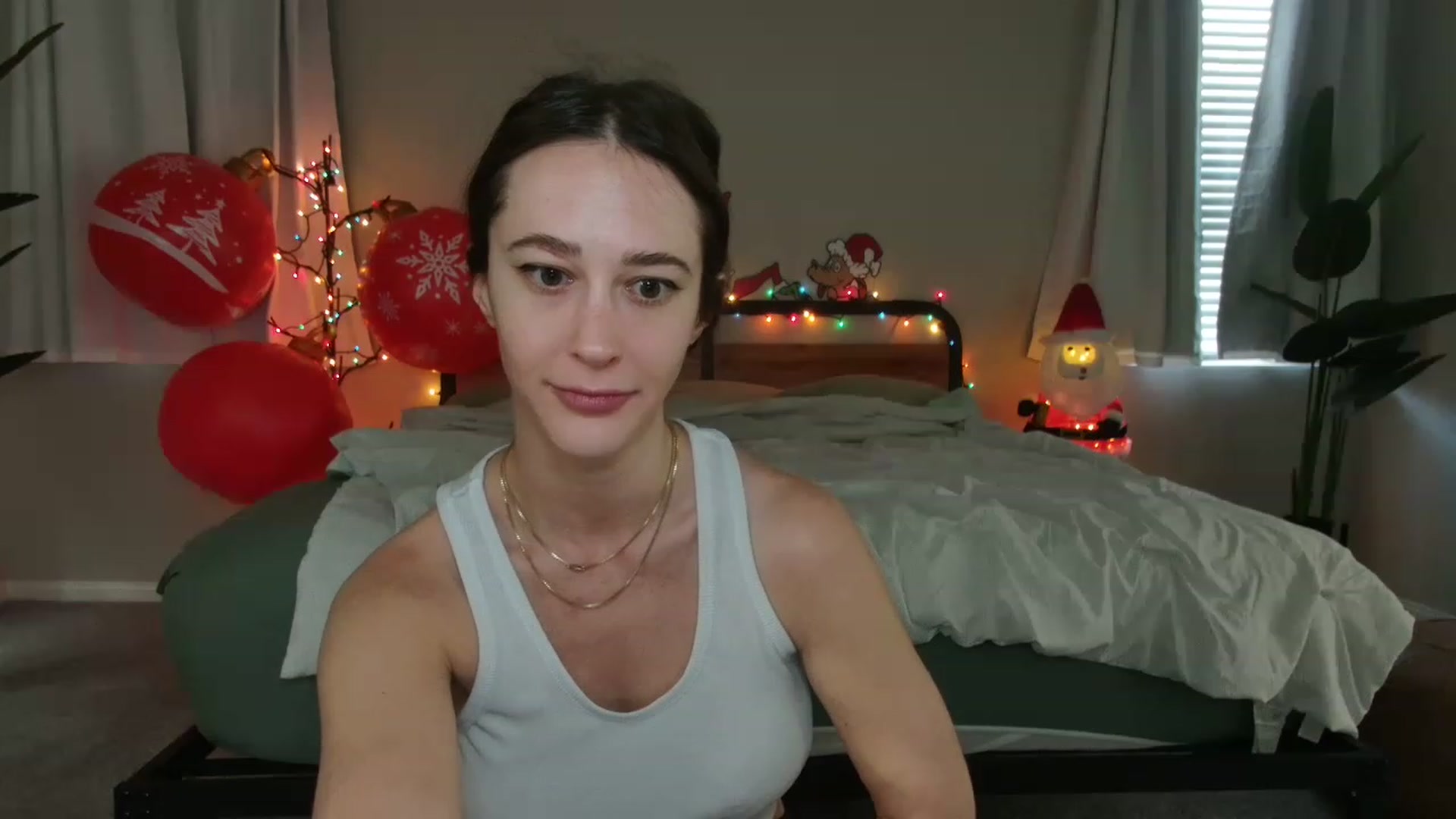 Gallery image thumbnail from tea_for_2's myfreecams stream on, 12/22/2022, 17:32 image 11 of 20