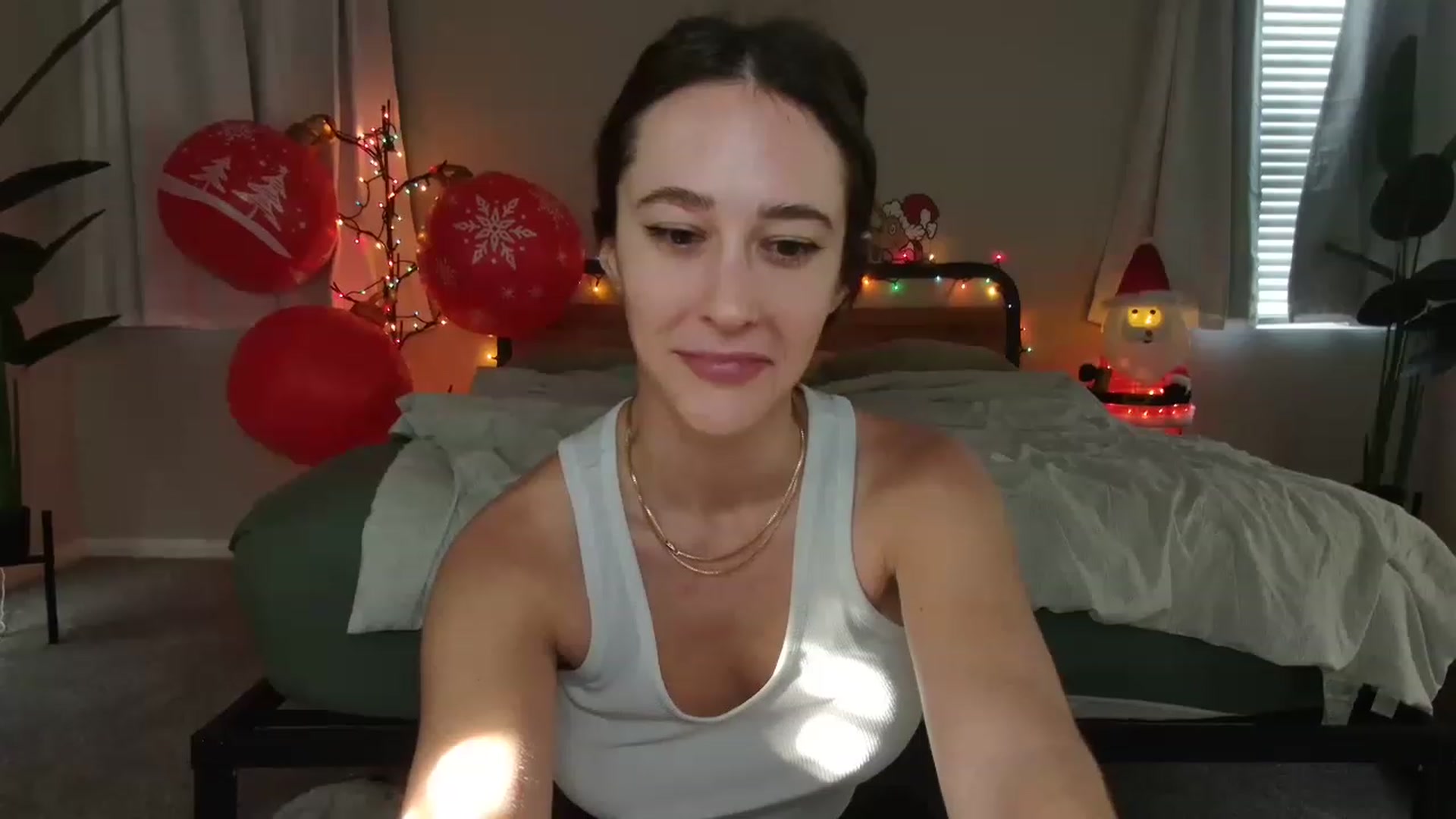 Gallery image thumbnail from tea_for_2's myfreecams stream on, 12/22/2022, 17:32 image 16 of 20
