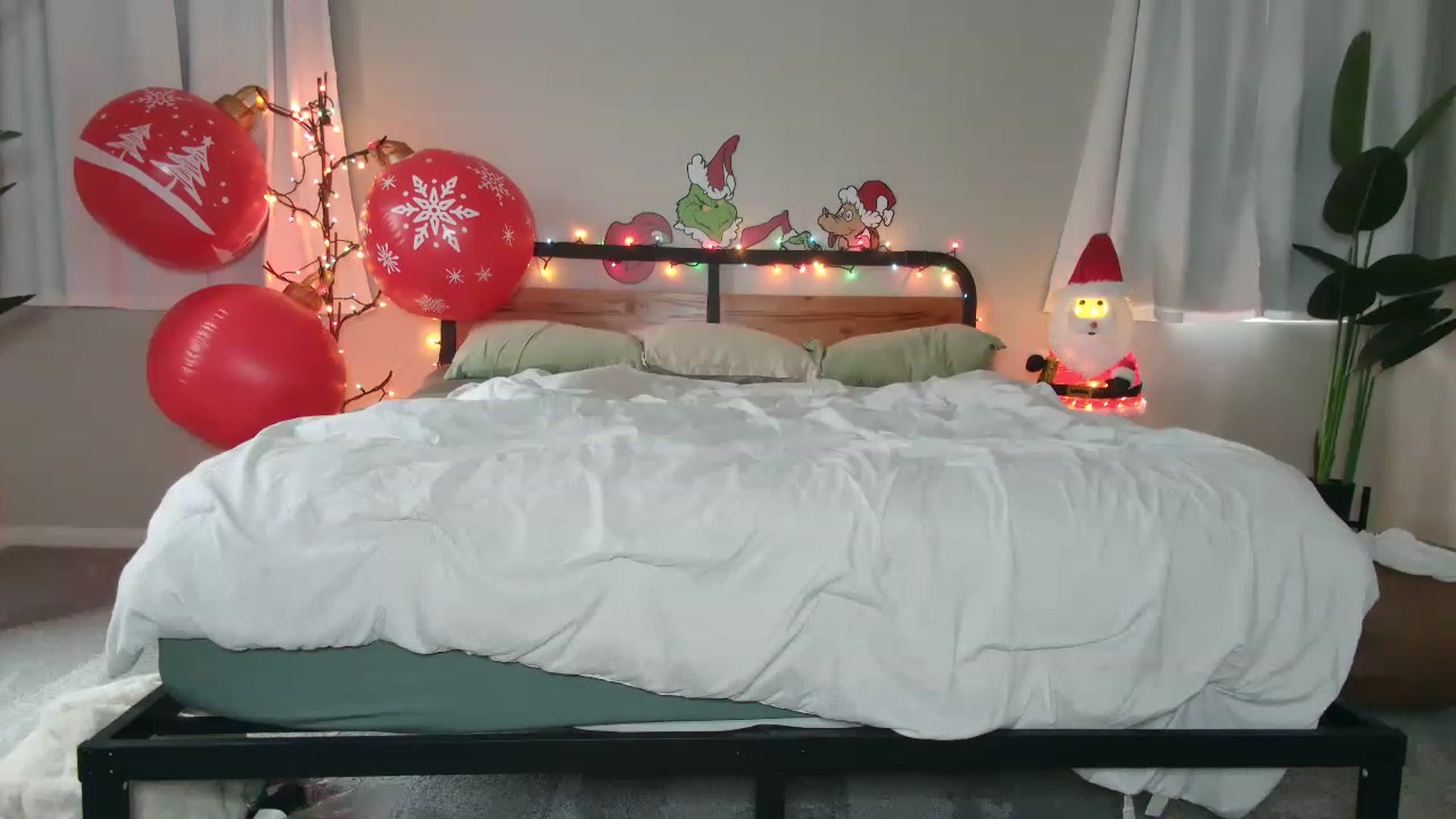Gallery image thumbnail from tea_for_2's myfreecams stream on, 12/27/2022, 22:25 image 16 of 20