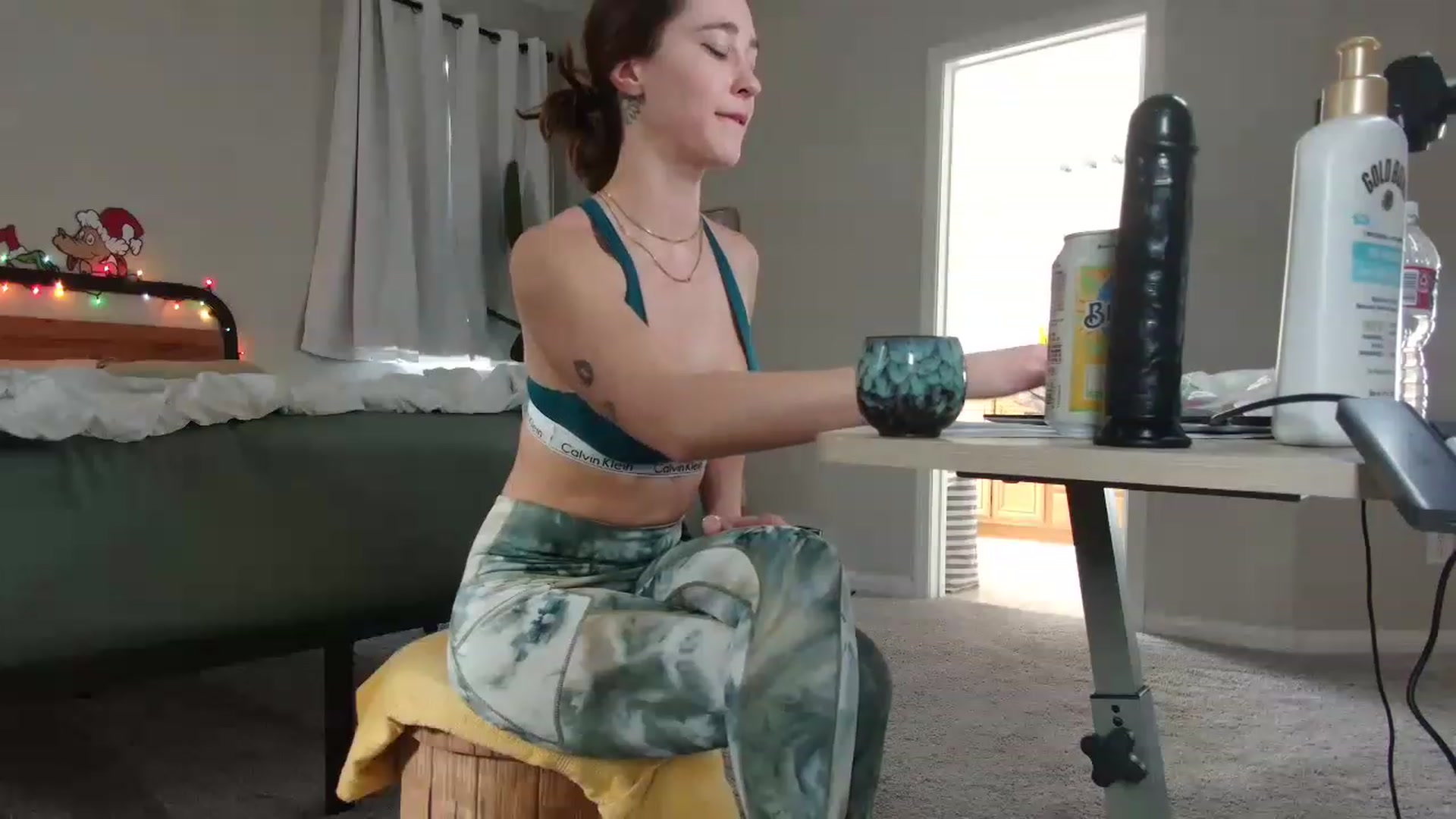 Gallery image thumbnail from tea_for_2's myfreecams stream on, 01/03/2023, 21:40 image 10 of 20