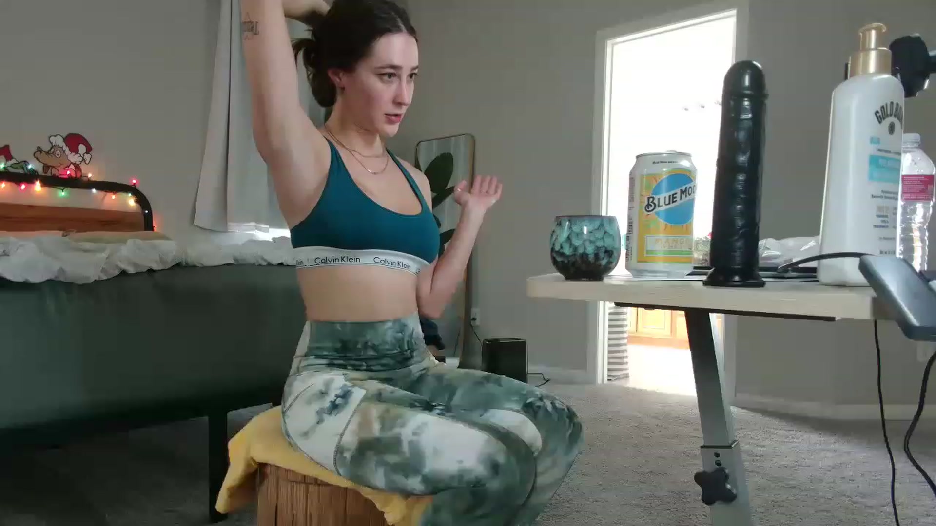 Gallery image thumbnail from tea_for_2's myfreecams stream on, 01/03/2023, 21:40 image 3 of 20
