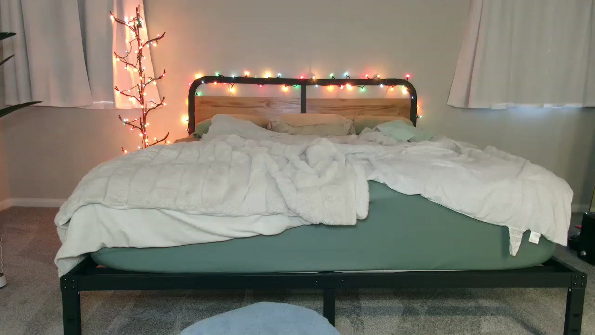 Gallery image thumbnail from tea_for_2's myfreecams stream on, 01/17/2023, 24:52 image 18 of 20
