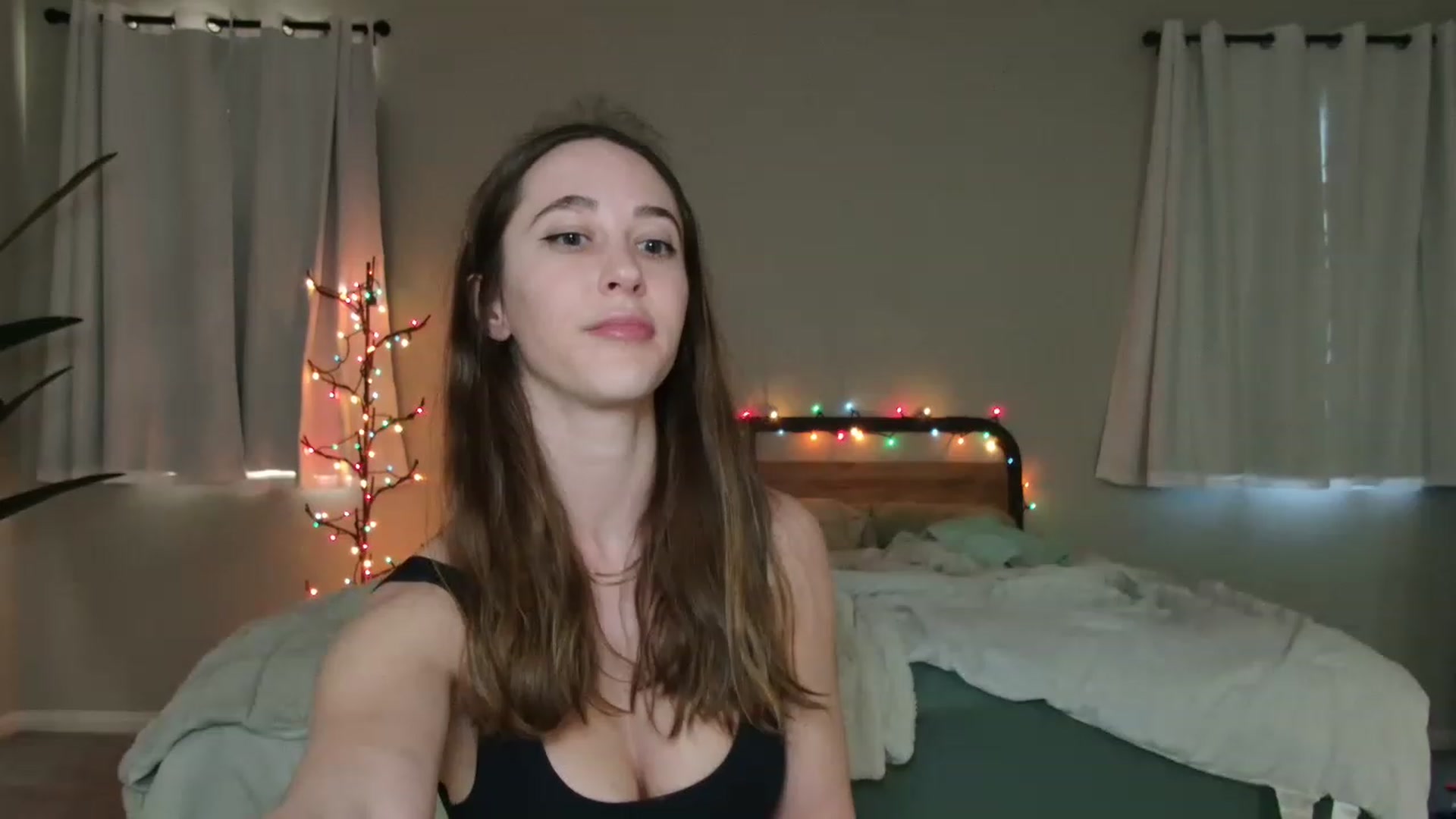 Gallery image thumbnail from tea_for_2's myfreecams stream on, 01/17/2023, 24:52 image 10 of 20