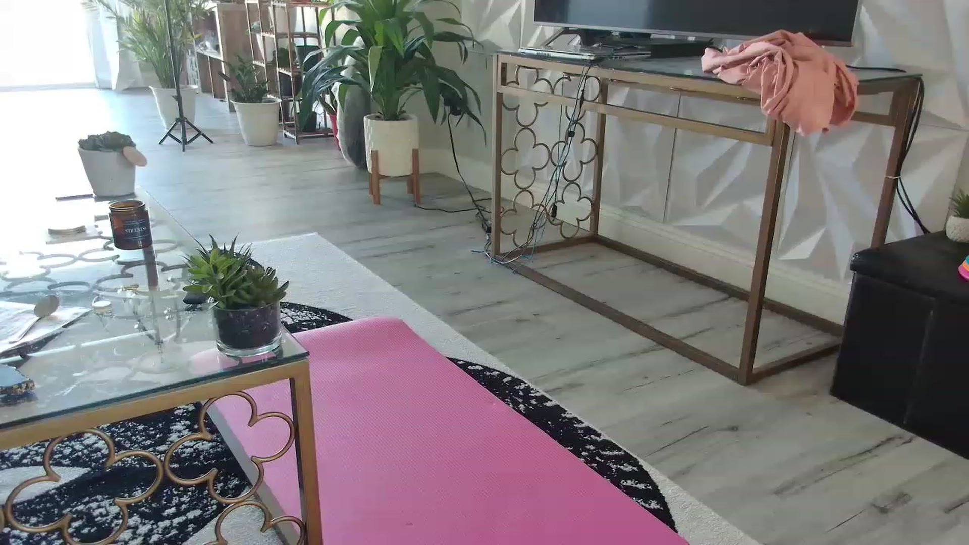 Gallery image thumbnail from tea_for_2's myfreecams stream on, 01/21/2023, 19:37 image 18 of 20
