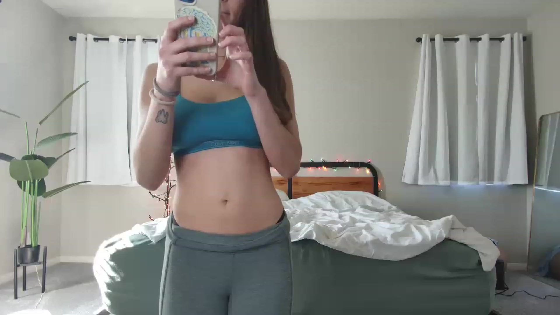 Gallery image thumbnail from tea_for_2's myfreecams stream on, 02/10/2023, 20:33 image 18 of 20