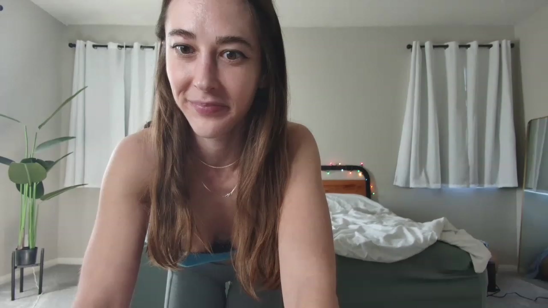 Gallery image thumbnail from tea_for_2's myfreecams stream on, 02/10/2023, 20:33 image 10 of 20