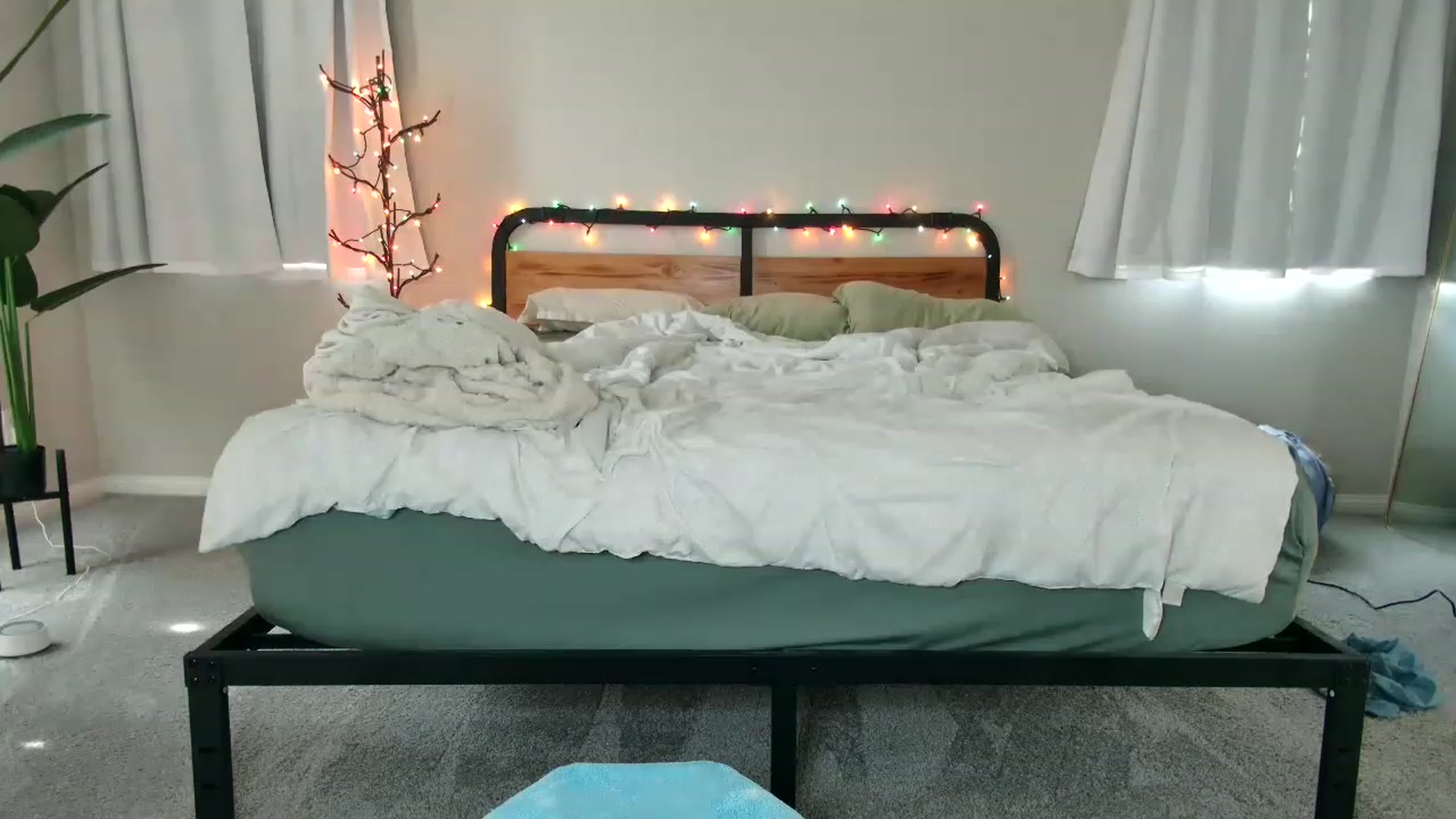 Gallery image thumbnail from tea_for_2's myfreecams stream on, 02/17/2023, 20:45 image 6 of 20