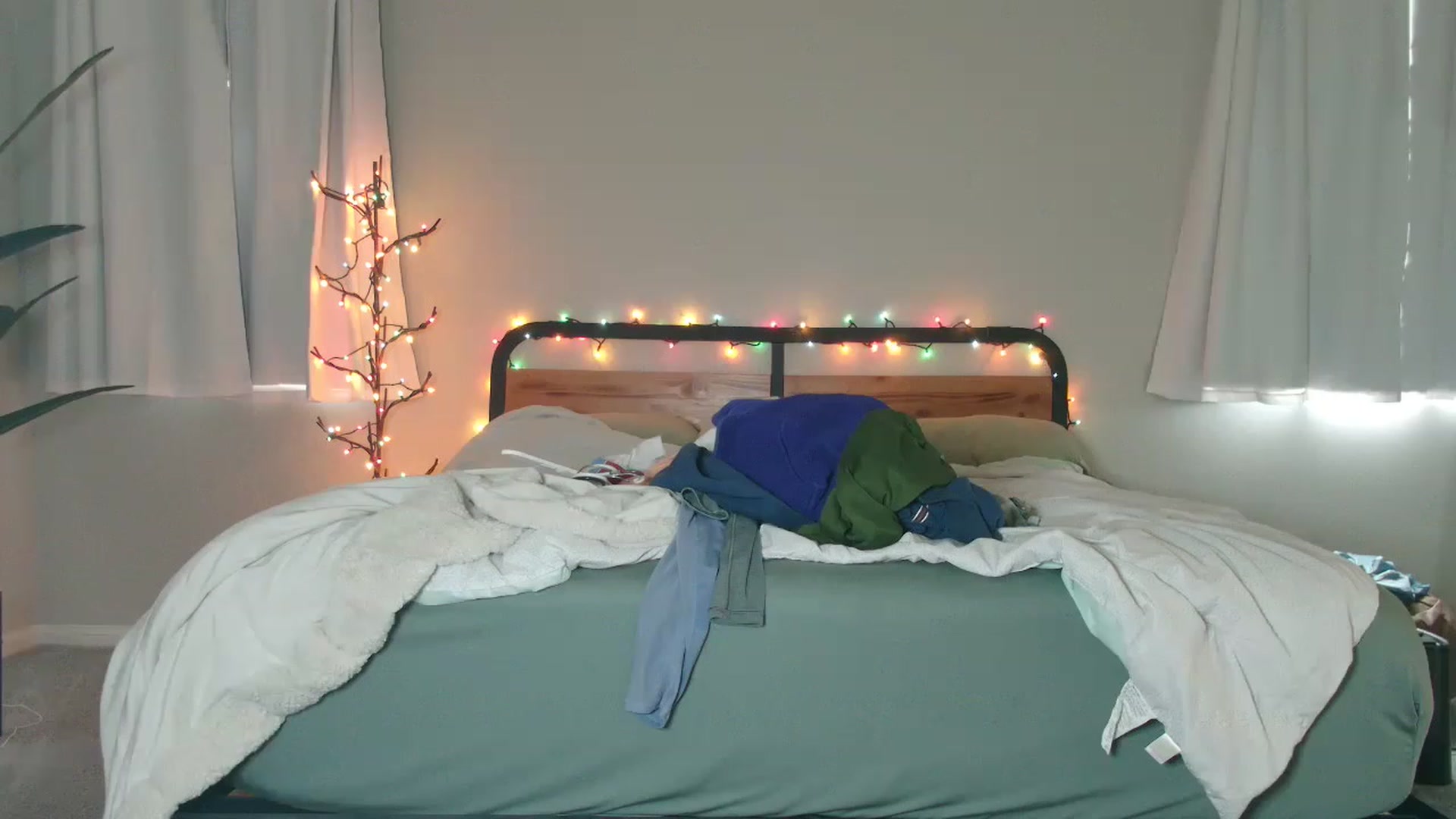 Gallery image thumbnail from tea_for_2's myfreecams stream on, 02/24/2023, 21:24 image 5 of 20