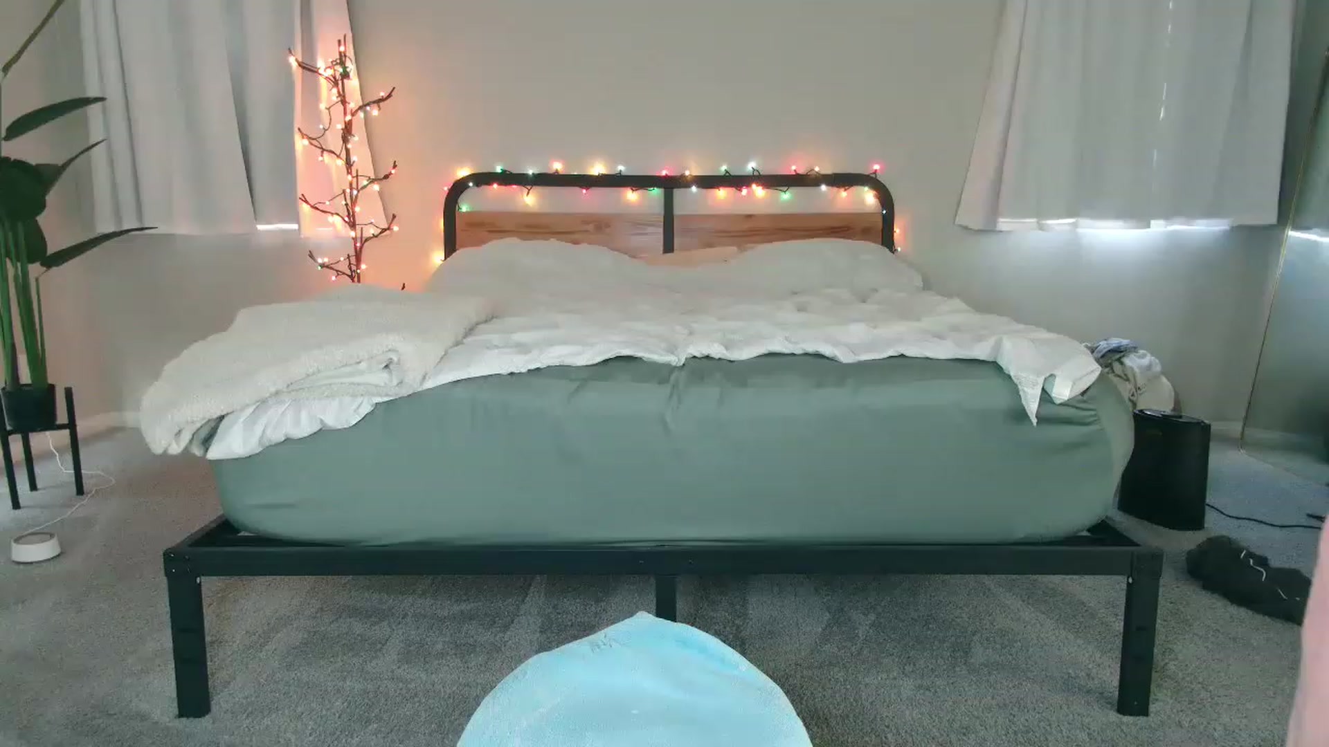 Gallery image thumbnail from tea_for_2's myfreecams stream on, 03/02/2023, 16:53 image 16 of 20