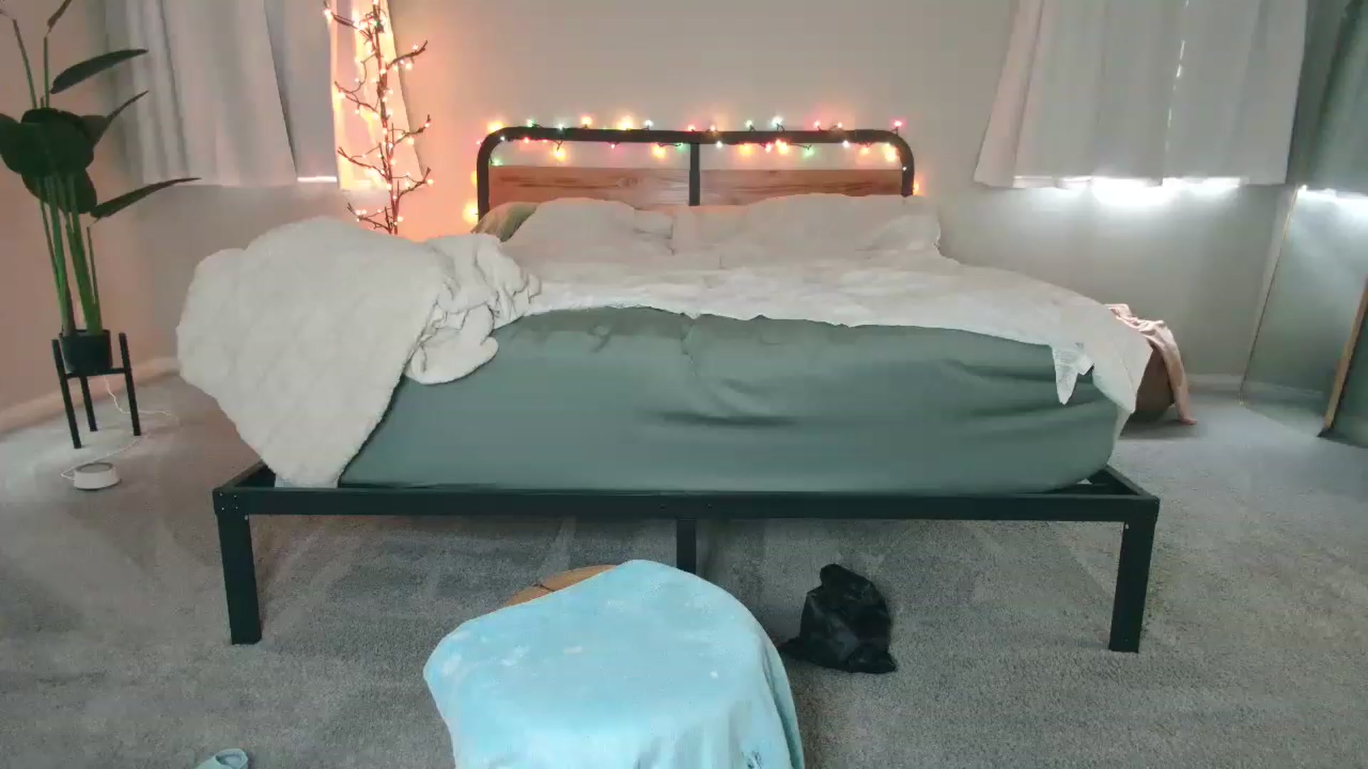 Gallery image thumbnail from tea_for_2's myfreecams stream on, 03/08/2023, 16:32 image 16 of 20