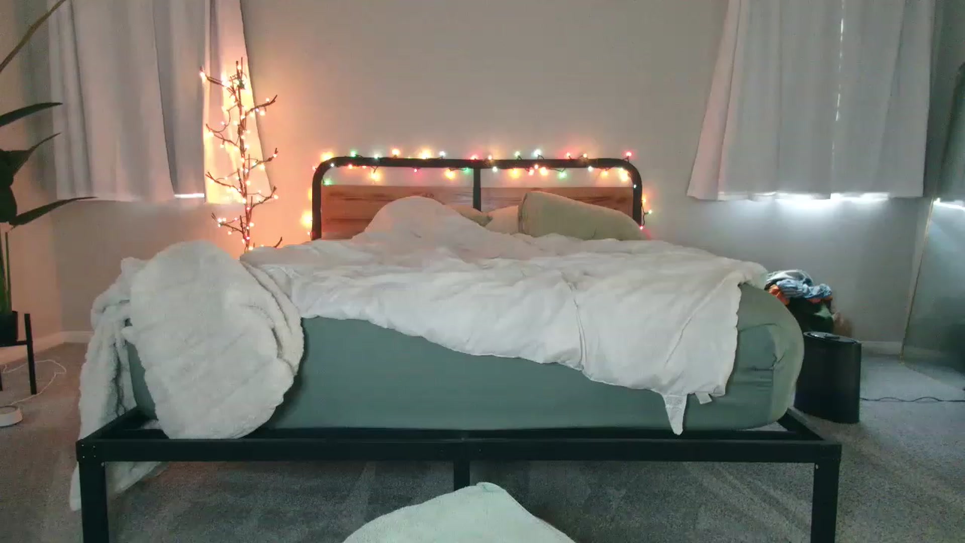 Gallery image thumbnail from tea_for_2's myfreecams stream on, 03/15/2023, 15:46 image 10 of 20