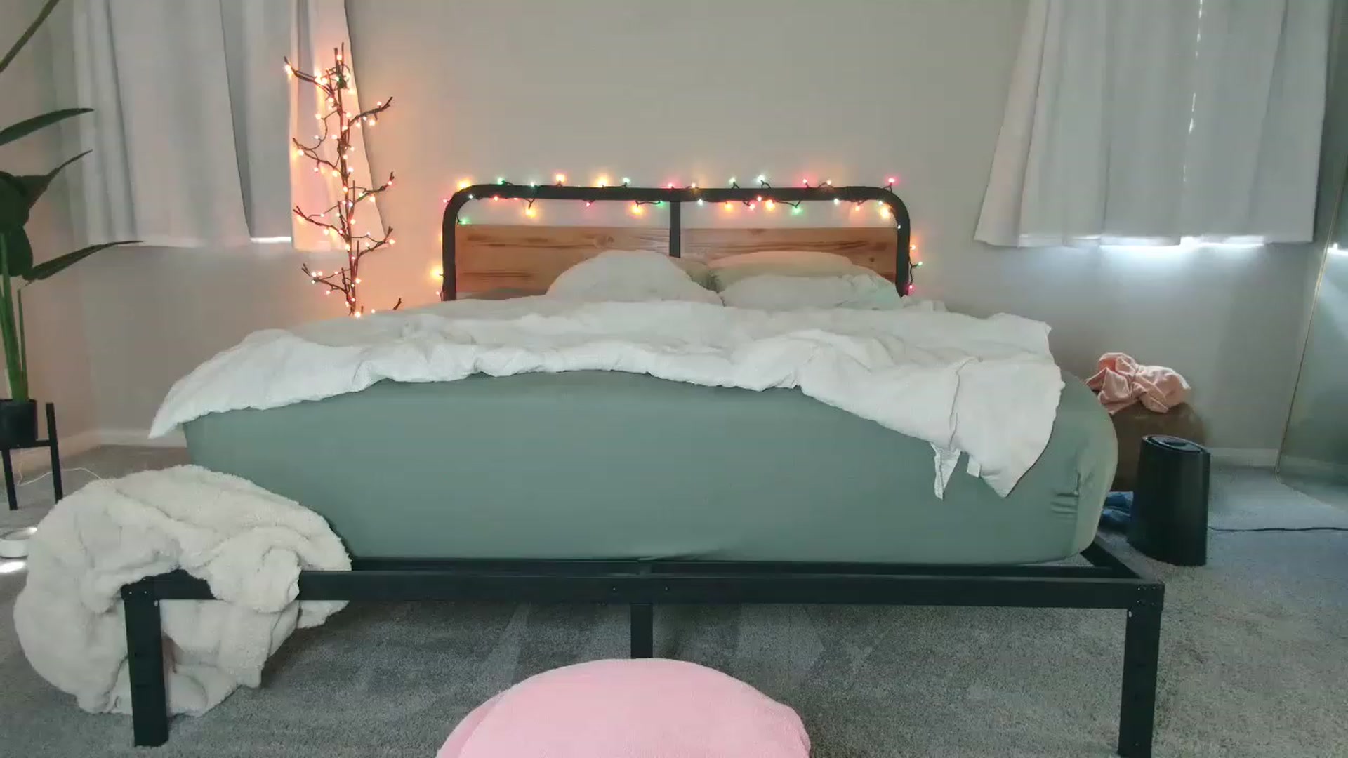 Gallery image thumbnail from tea_for_2's myfreecams stream on, 03/20/2023, 20:21 image 14 of 20