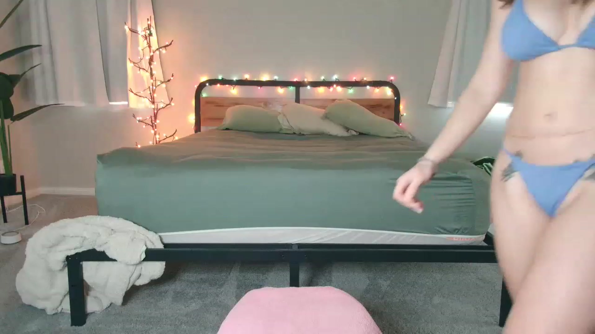 Gallery image thumbnail from tea_for_2's myfreecams stream on, 03/21/2023, 16:50 image 2 of 20