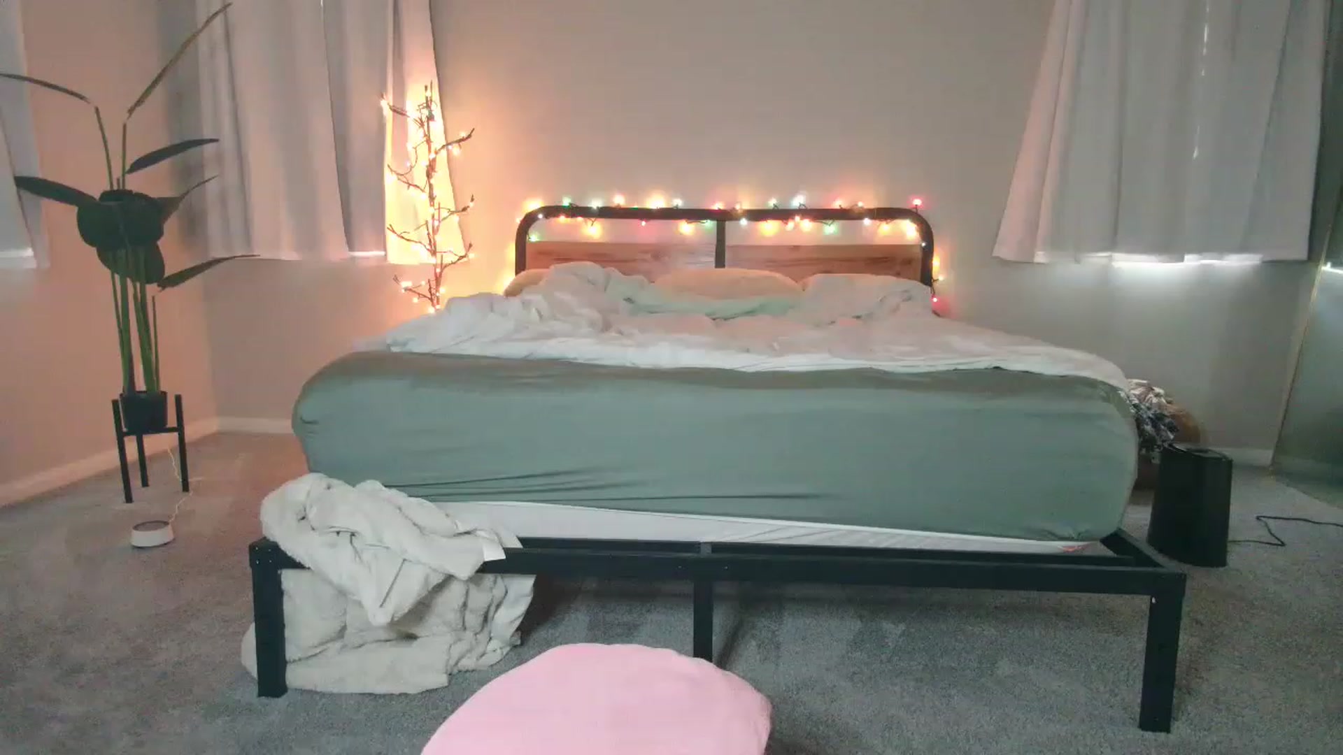 Gallery image thumbnail from tea_for_2's myfreecams stream on, 04/03/2023, 14:04 image 19 of 20