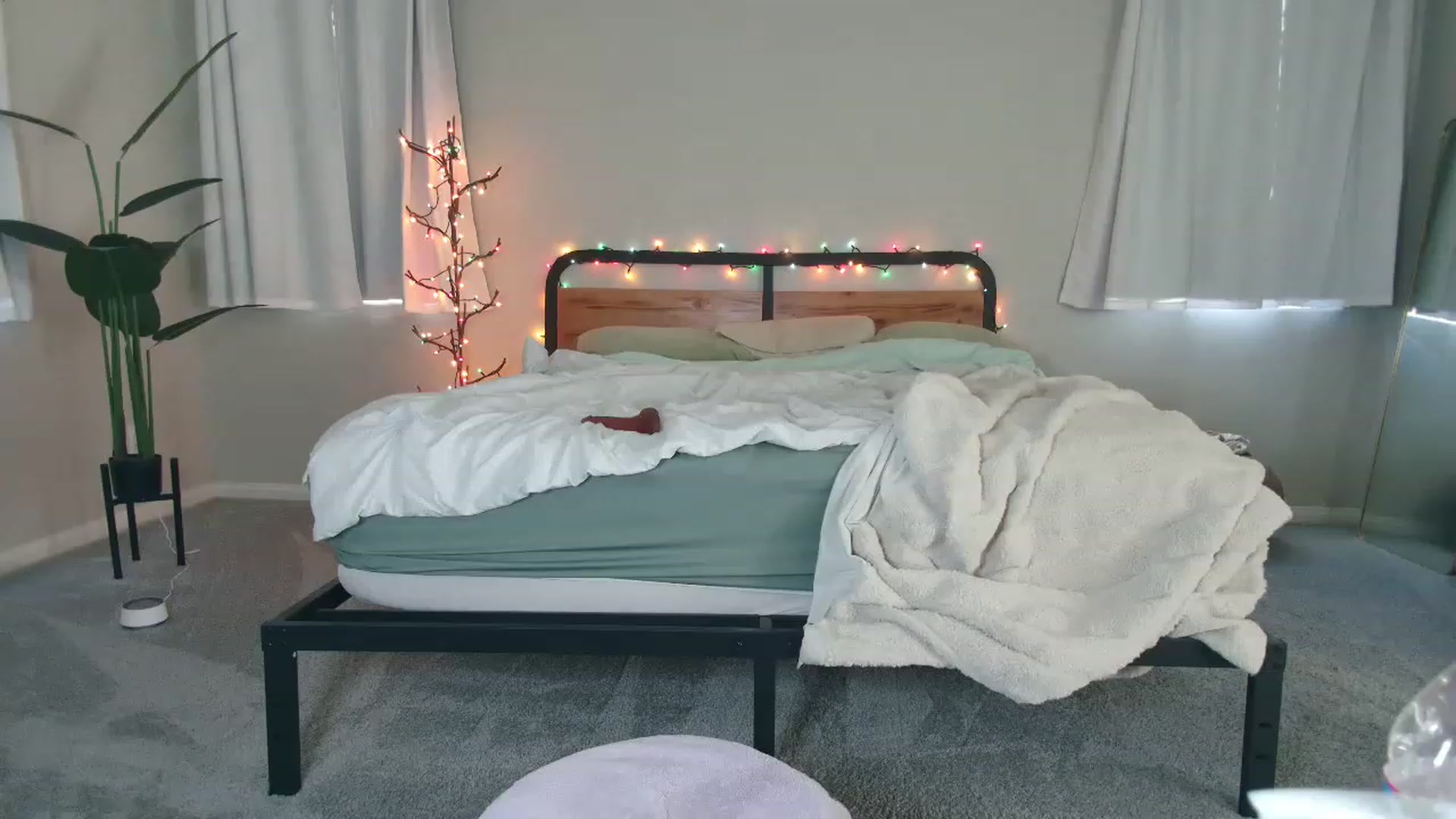 Gallery image thumbnail from tea_for_2's myfreecams stream on, 04/05/2023, 15:48 image 15 of 20
