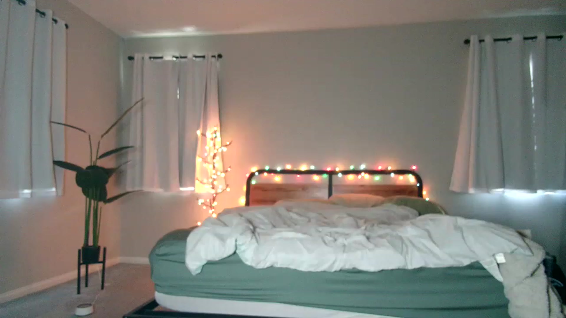 Gallery image thumbnail from tea_for_2's myfreecams stream on, 04/09/2023, 15:31 image 9 of 20