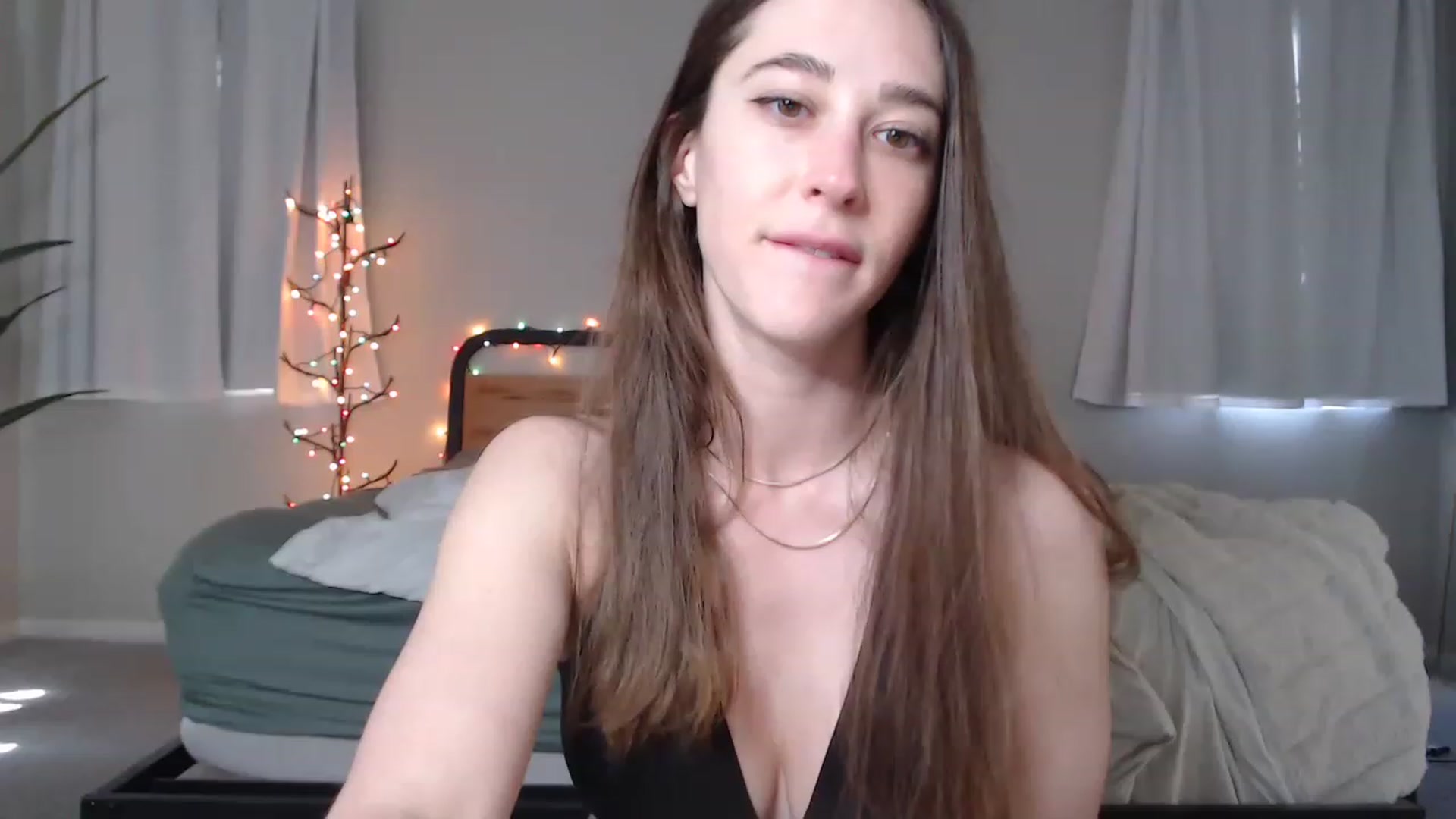 Gallery image thumbnail from tea_for_2's myfreecams stream on, 04/14/2023, 18:31 image 9 of 20