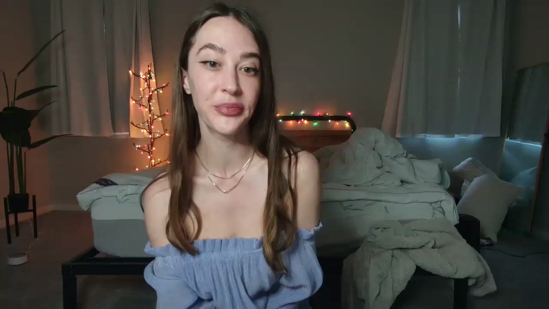 Gallery image thumbnail from tea_for_2's myfreecams stream on, 04/17/2023, 13:59 image 12 of 20