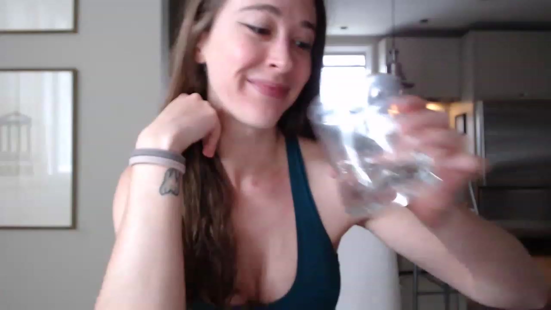 Gallery image thumbnail from tea_for_2's myfreecams stream on, 05/12/2023, 14:11 image 9 of 20