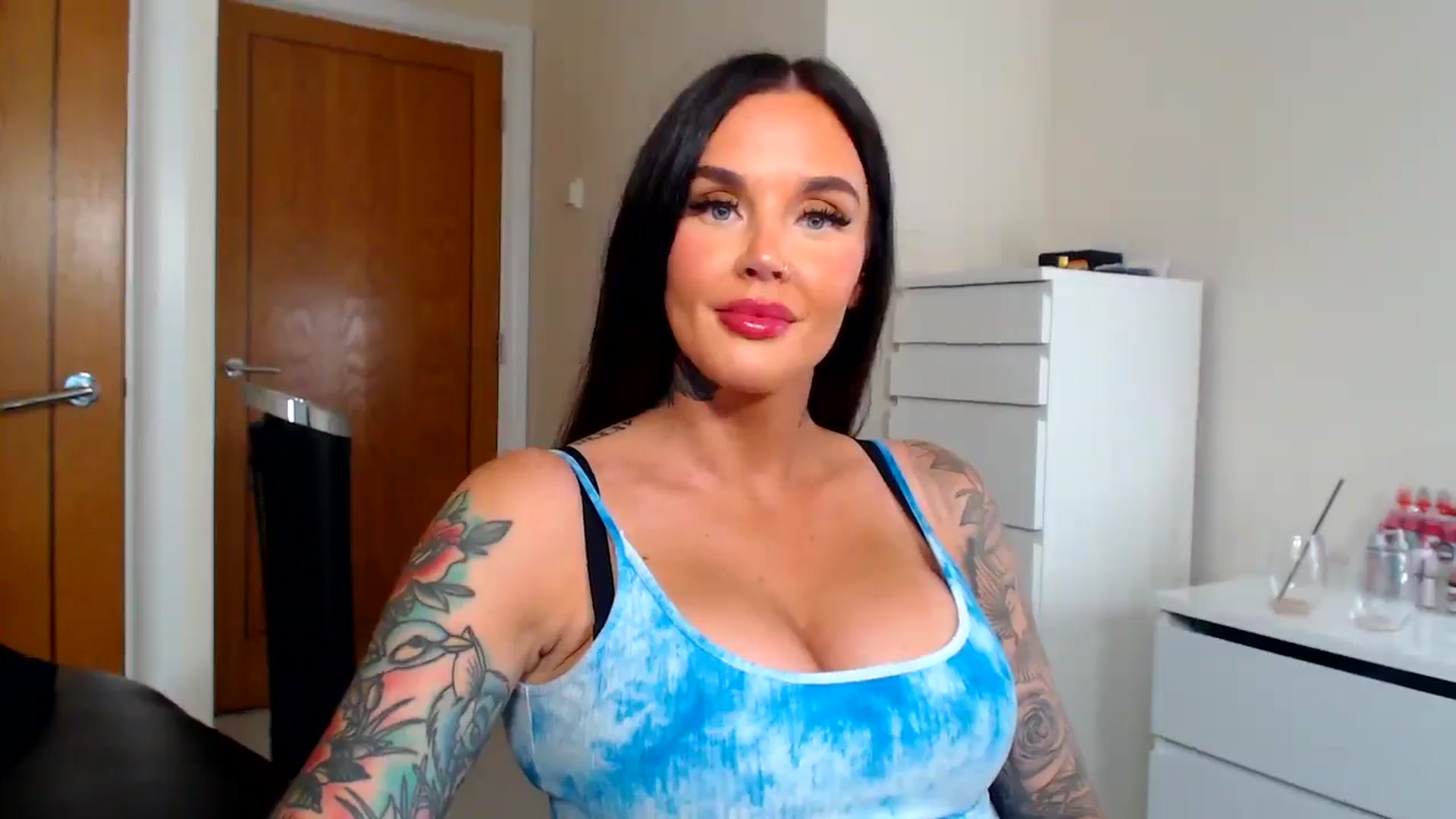 Gallery image thumbnail from teamtatt's myfreecams stream on, 09/11/2025, 21:50 image 12 of 20
