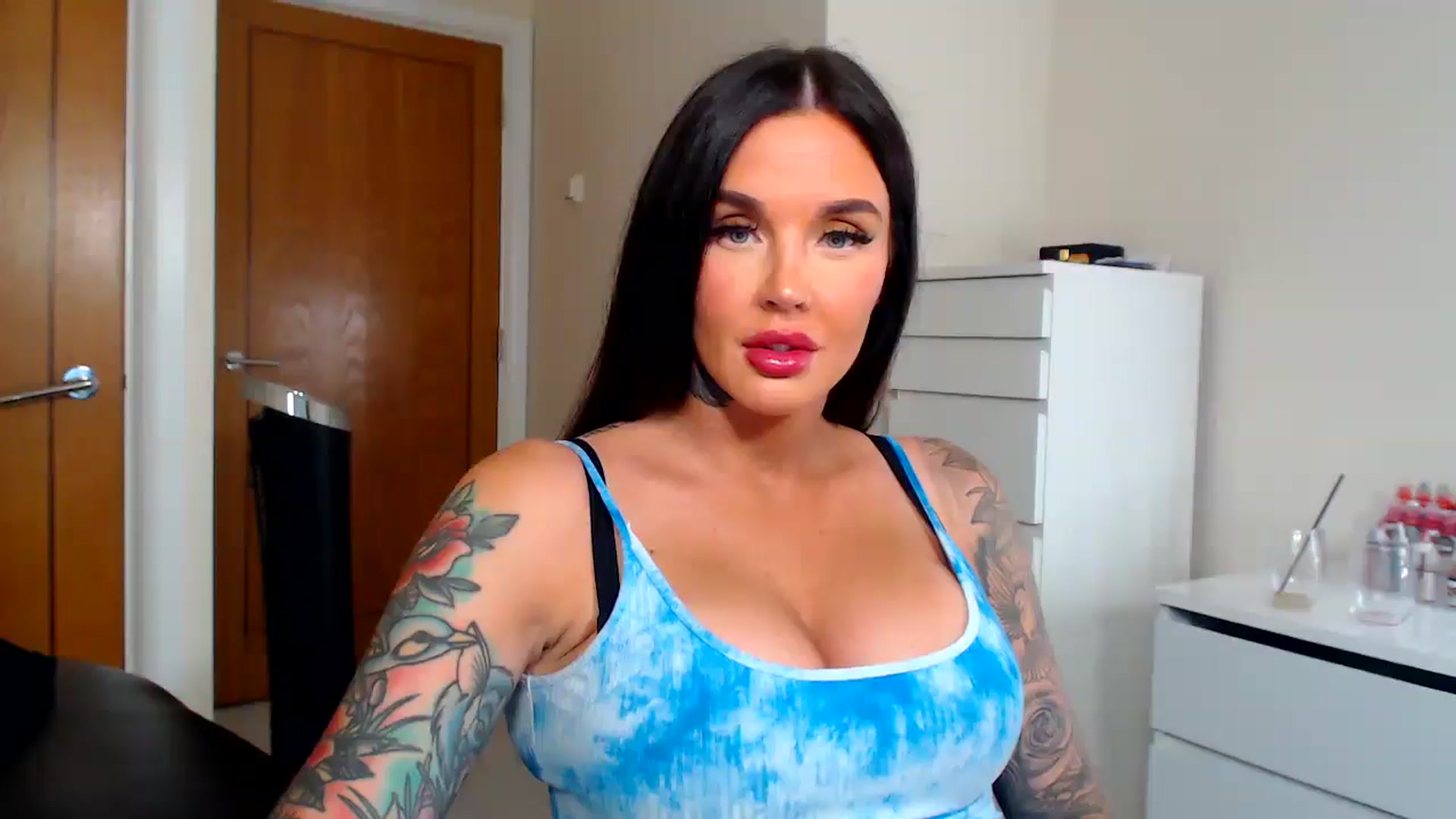 Gallery image thumbnail from teamtatt's myfreecams stream on, 09/11/2025, 21:50 image 13 of 20