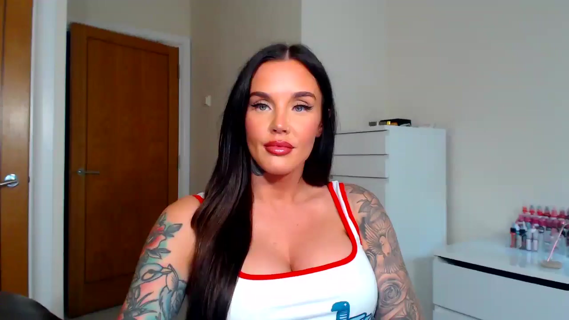 Gallery image thumbnail from teamtatt's myfreecams stream on, 09/12/2025, 16:07 image 2 of 20