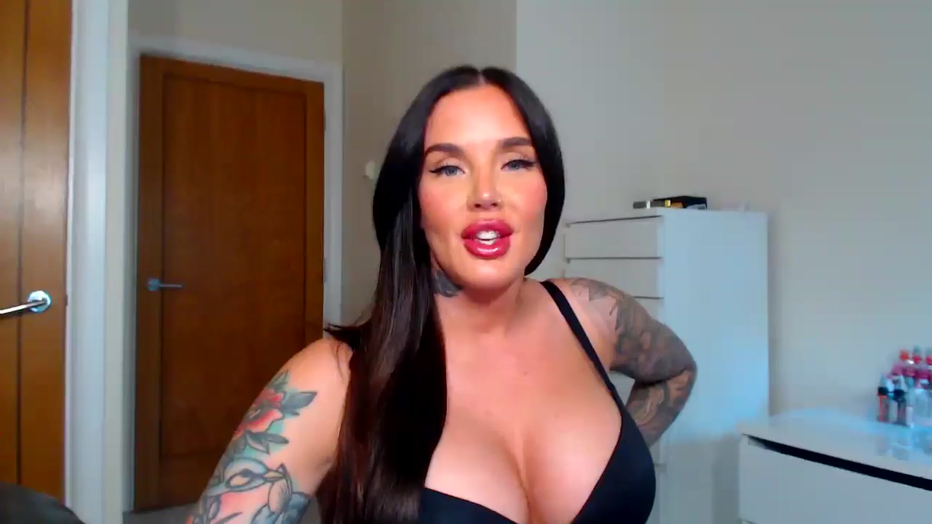 Gallery image thumbnail from teamtatt's myfreecams stream on, 09/12/2025, 17:57 image 6 of 20