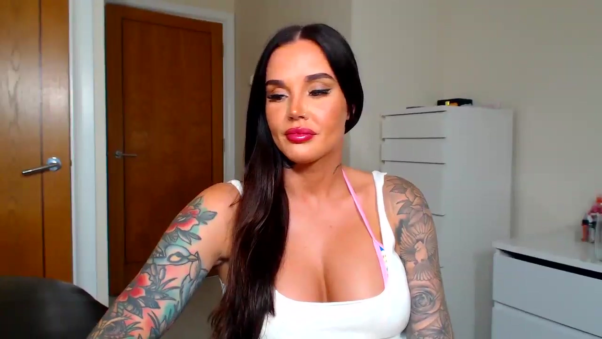 Gallery image thumbnail from teamtatt's myfreecams stream on, 09/13/2025, 20:01 image 17 of 20