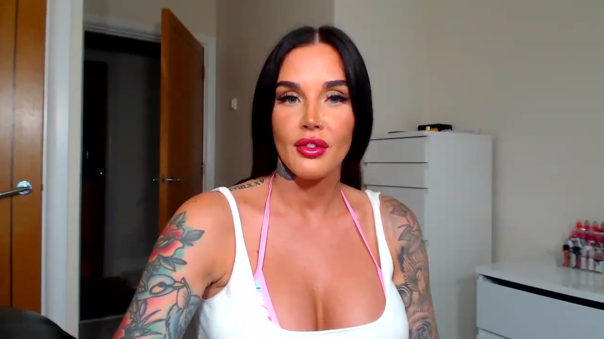 Gallery image thumbnail from teamtatt's myfreecams stream on, 09/13/2025, 20:01 image 6 of 20