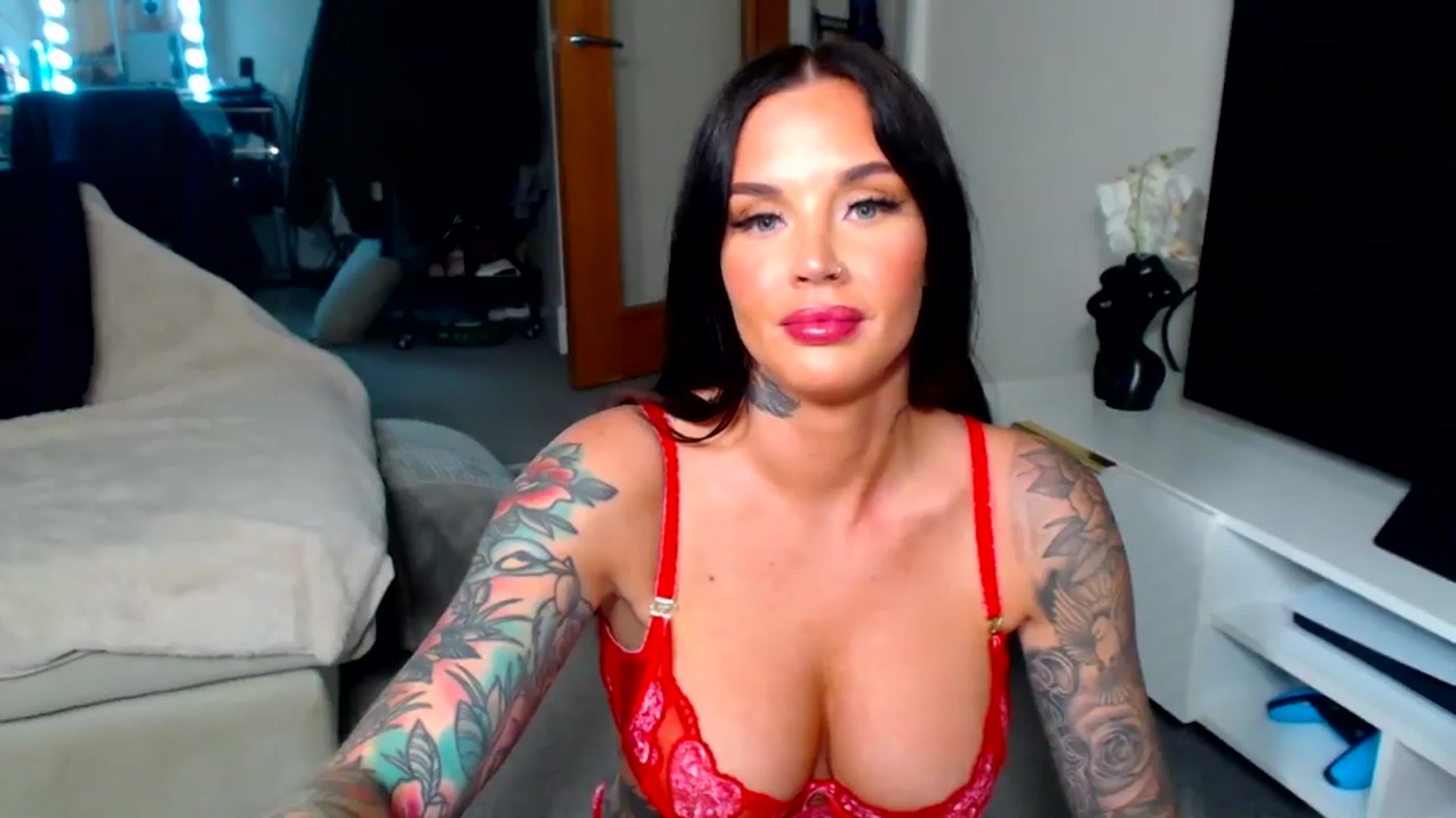 Gallery image thumbnail from teamtatt's myfreecams stream on, 09/15/2025, 16:28 image 12 of 20