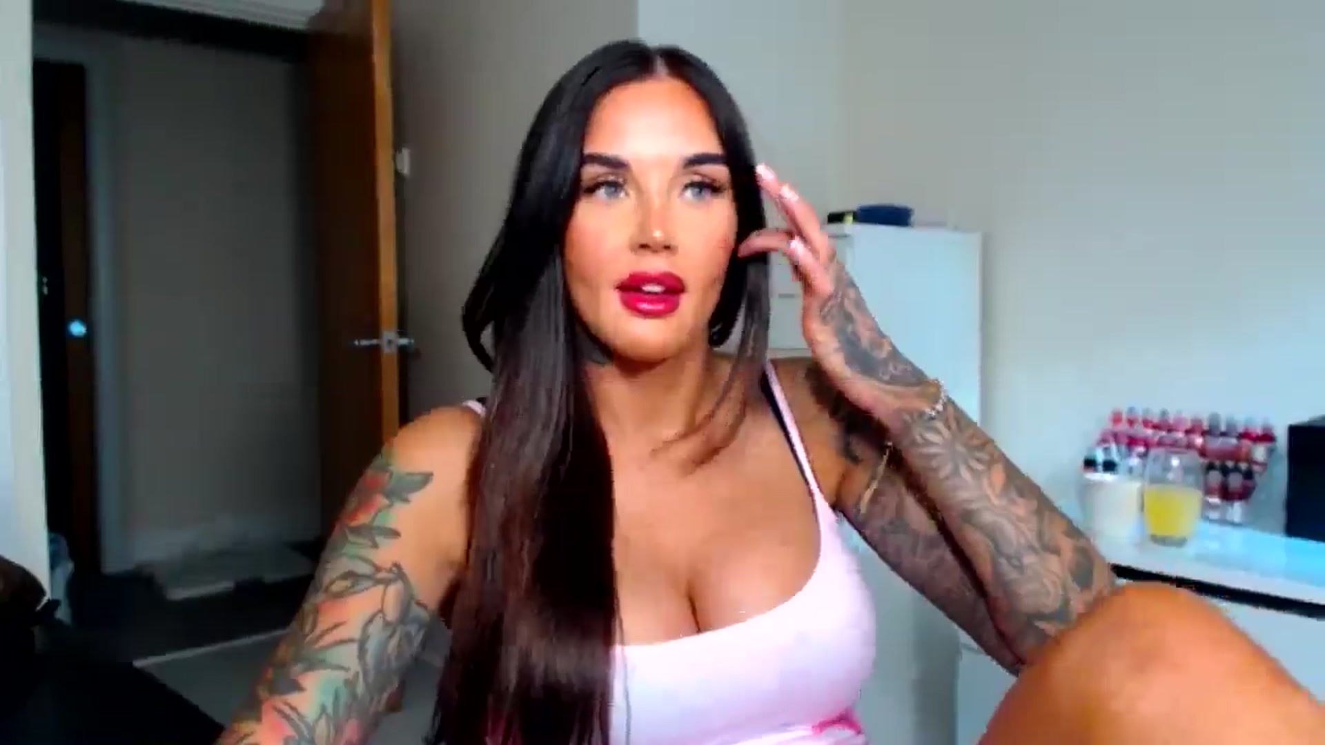Gallery image thumbnail from teamtatt's myfreecams stream on, 09/16/2025, 17:04 image 15 of 20