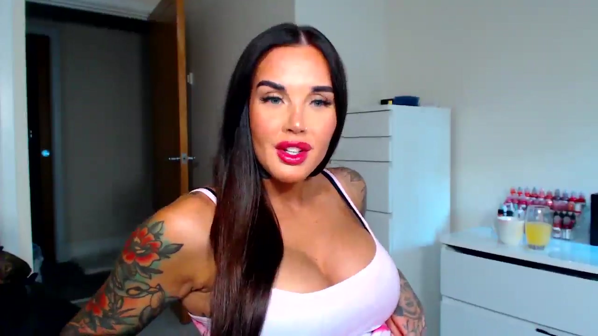Gallery image thumbnail from teamtatt's myfreecams stream on, 09/16/2025, 17:04 image 13 of 20