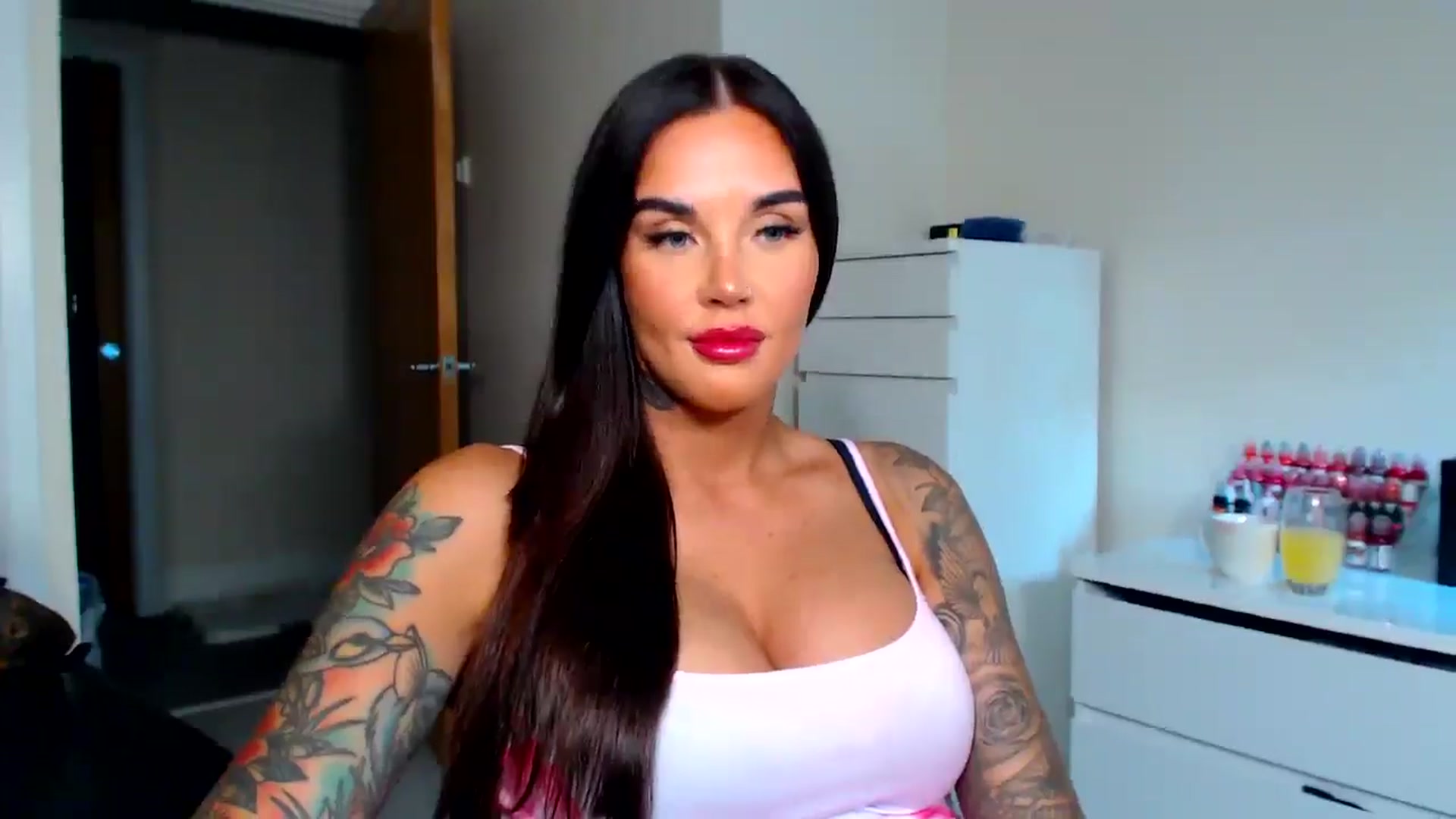 Gallery image thumbnail from teamtatt's myfreecams stream on, 09/16/2025, 17:04 image 14 of 20