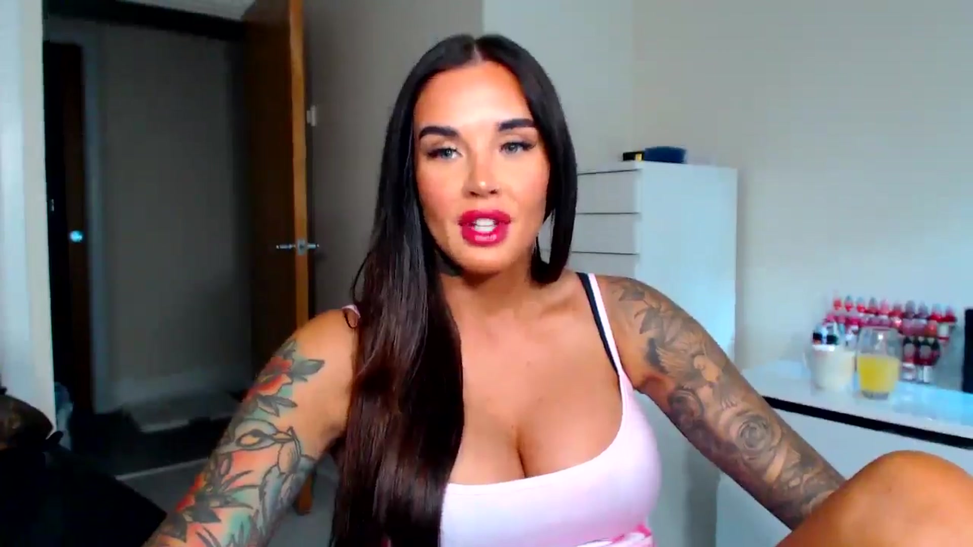 Gallery image thumbnail from teamtatt's myfreecams stream on, 09/16/2025, 17:04 image 19 of 20