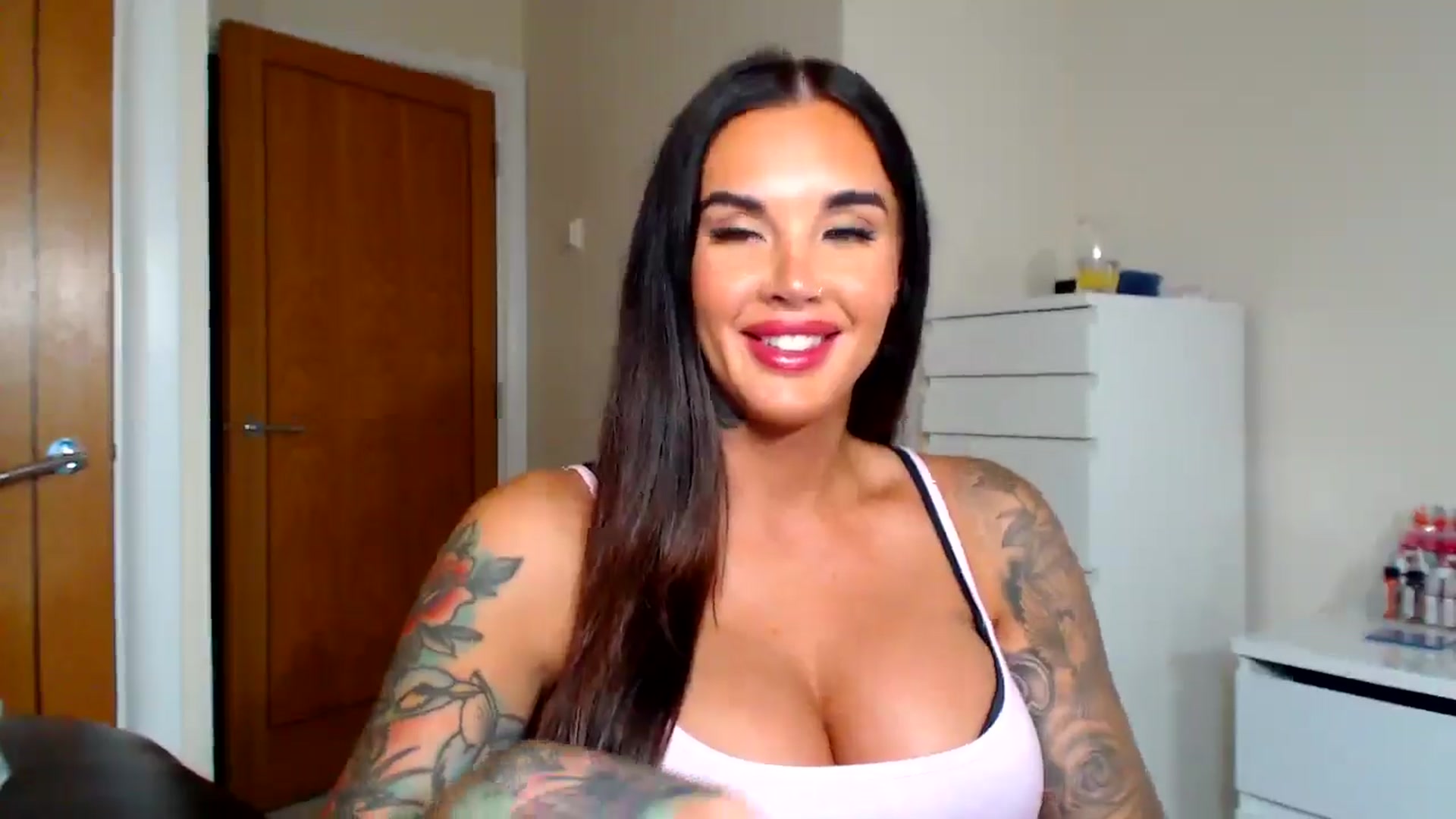 Gallery image thumbnail from teamtatt's myfreecams stream on, 09/17/2025, 24:00 image 13 of 20