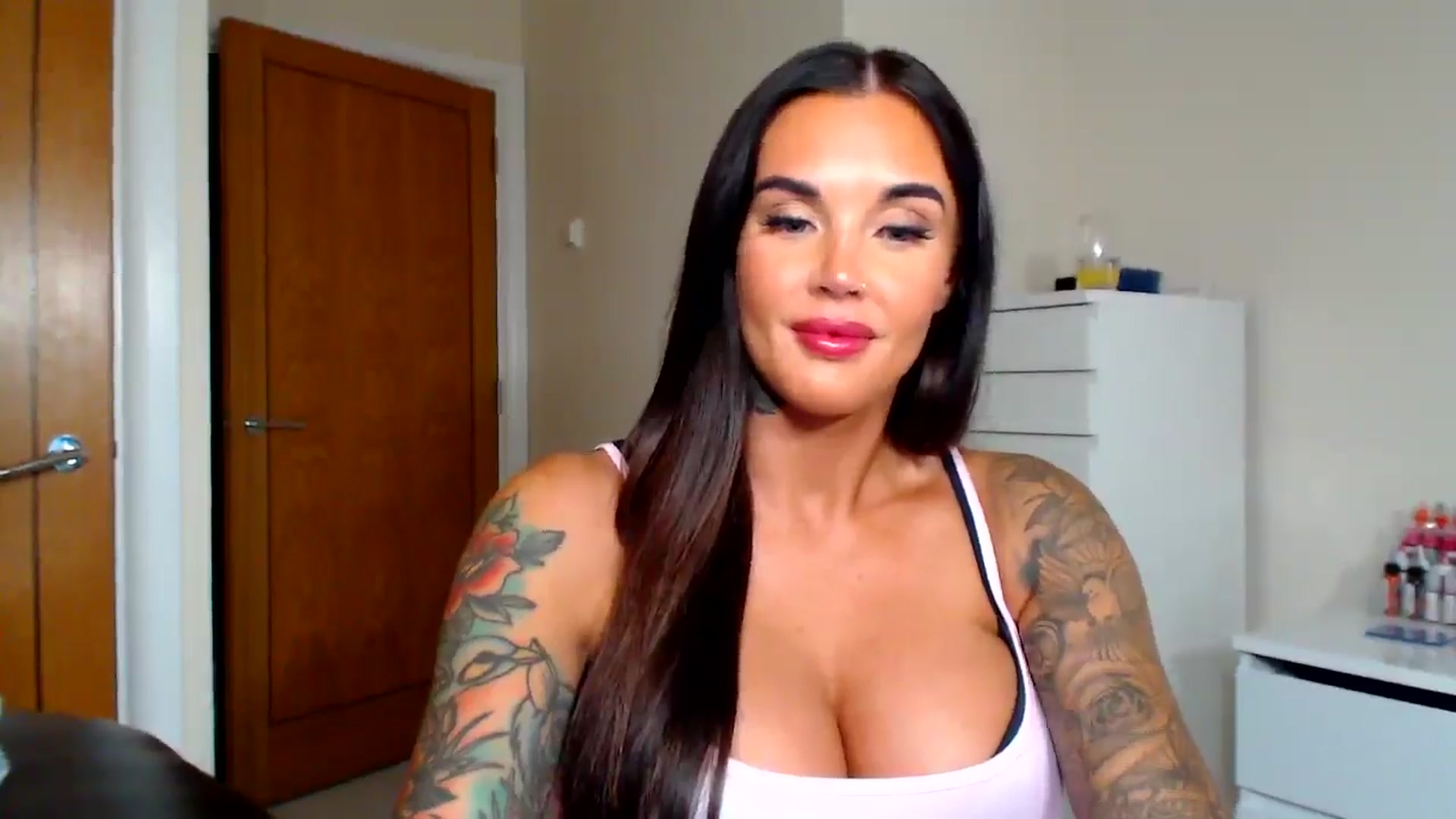 Gallery image thumbnail from teamtatt's myfreecams stream on, 09/17/2025, 24:00 image 16 of 20
