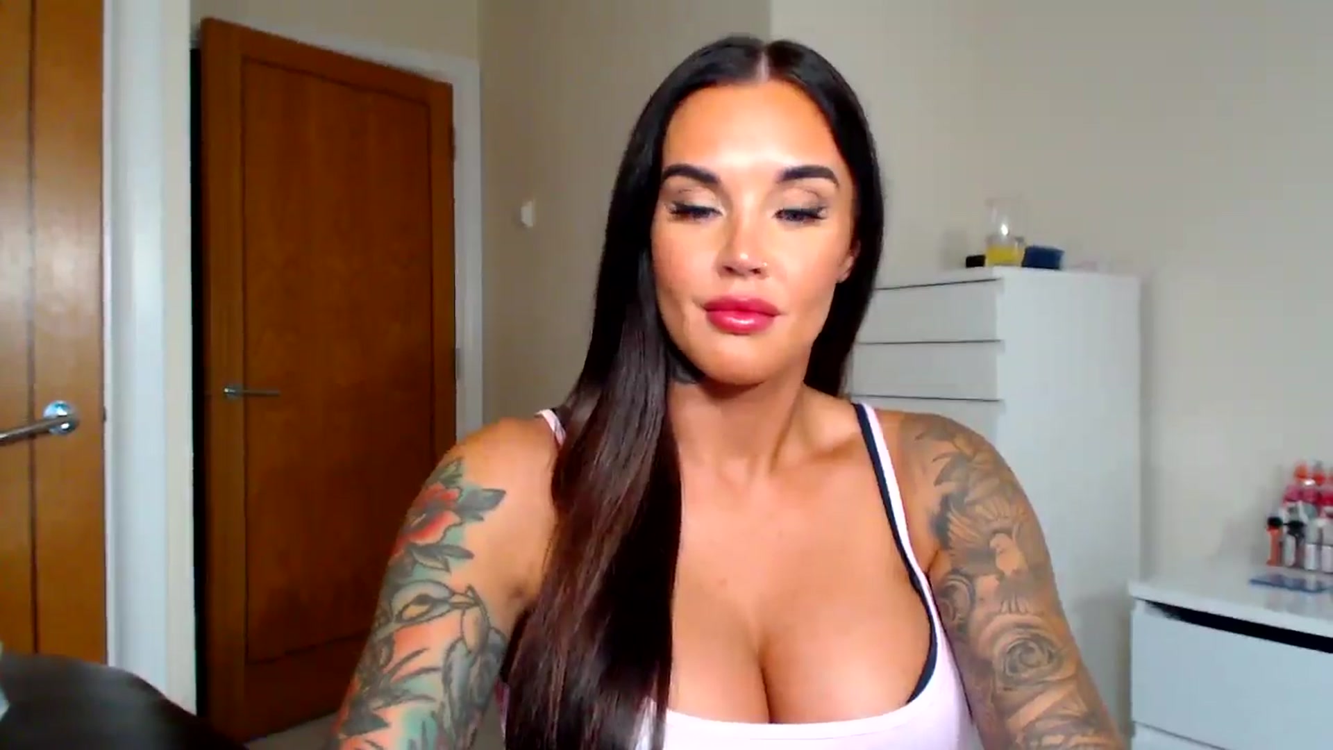 Gallery image thumbnail from teamtatt's myfreecams stream on, 09/17/2025, 24:00 image 17 of 20