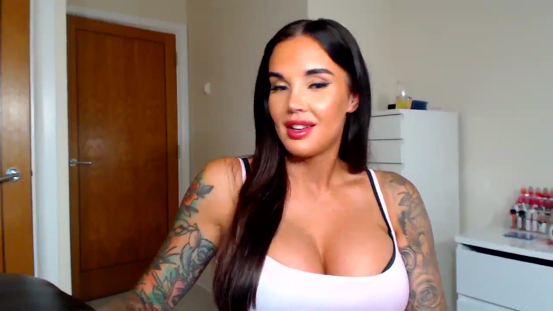 Gallery image thumbnail from teamtatt's myfreecams stream on, 09/17/2025, 24:00 image 7 of 20