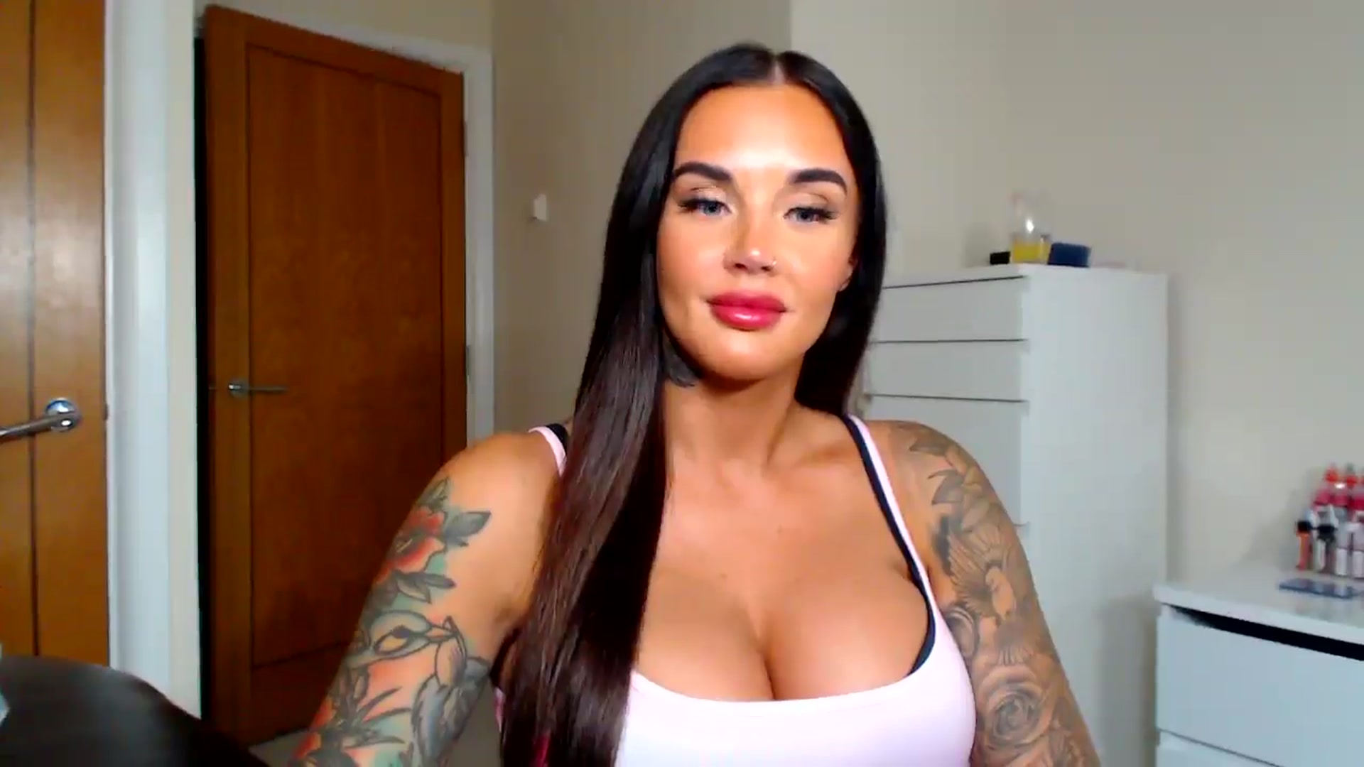 Gallery image thumbnail from teamtatt's myfreecams stream on, 09/17/2025, 24:00 image 19 of 20