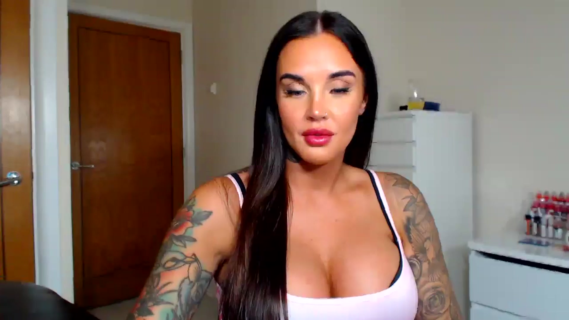 Gallery image thumbnail from teamtatt's myfreecams stream on, 09/17/2025, 24:00 image 6 of 20