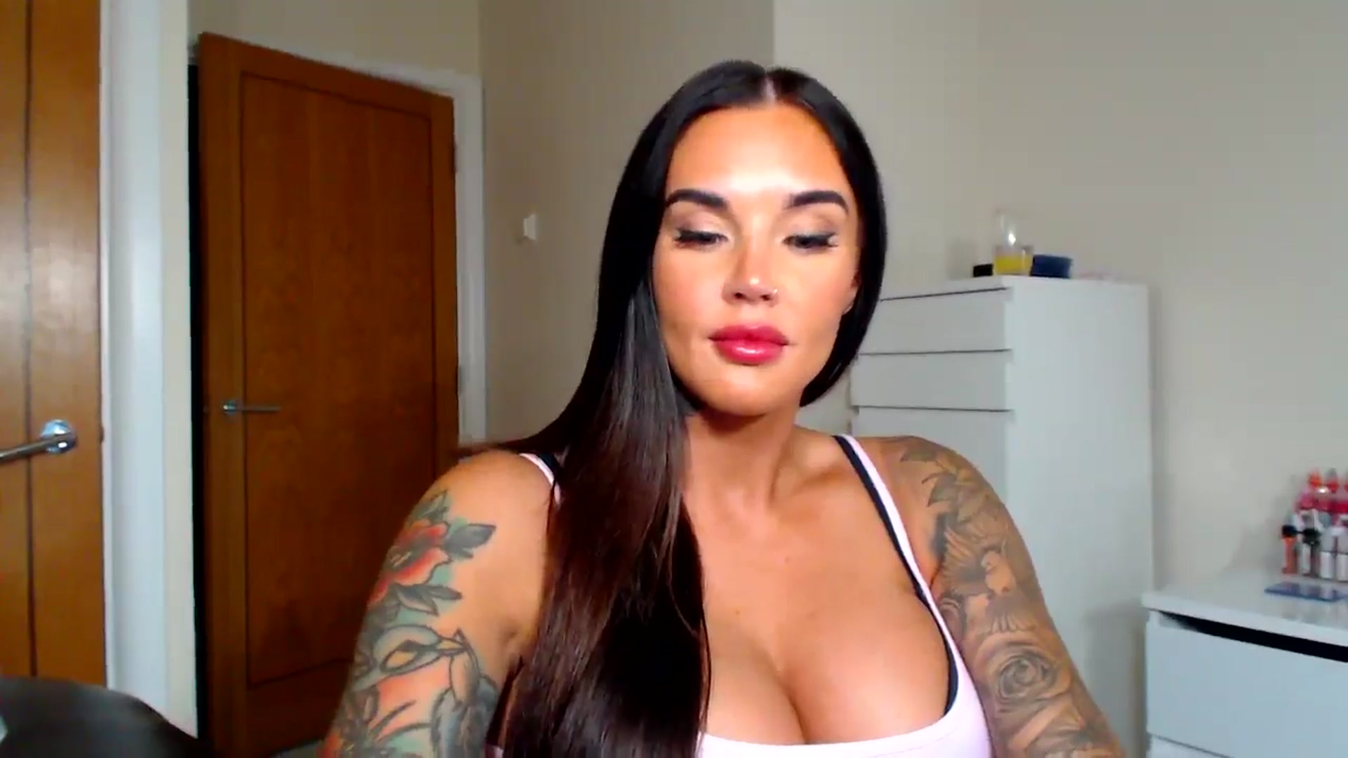 Gallery image thumbnail from teamtatt's myfreecams stream on, 09/17/2025, 24:18 image 5 of 20