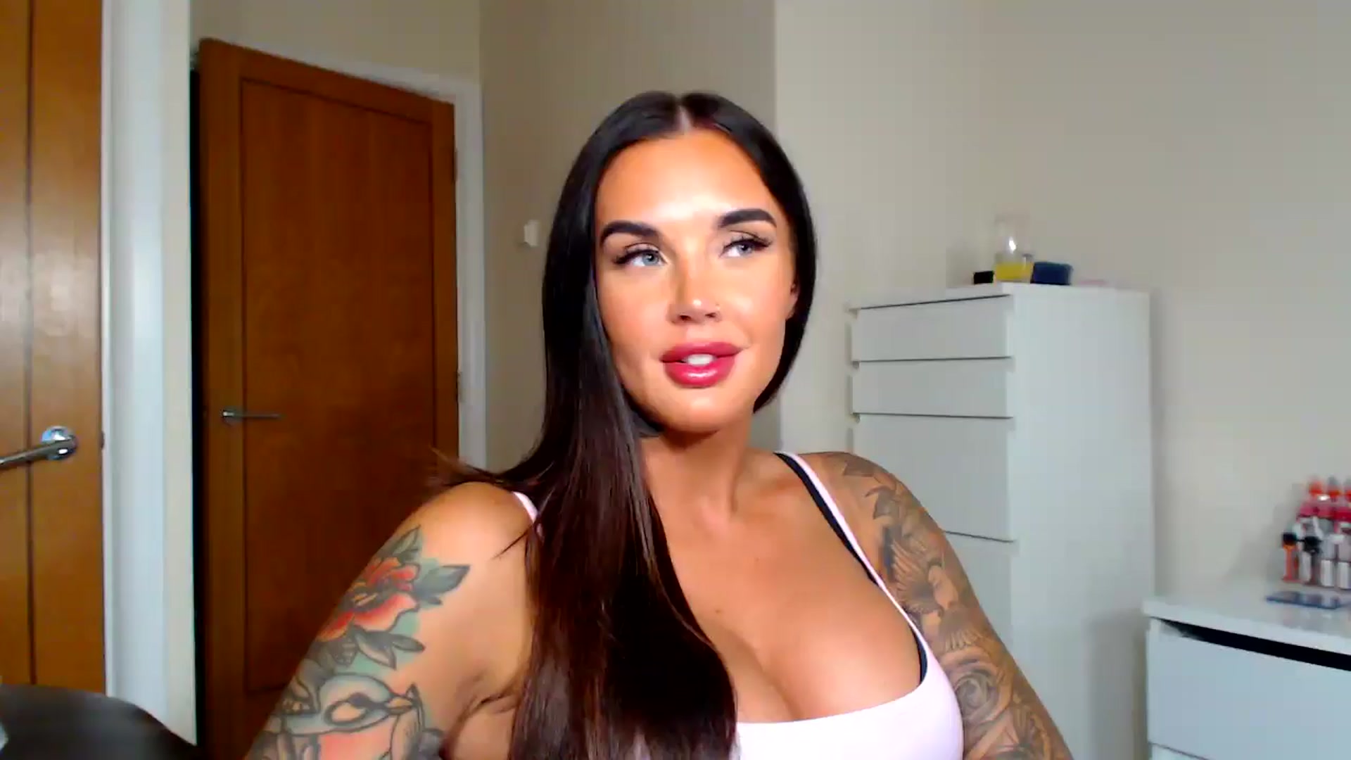 Gallery image thumbnail from teamtatt's myfreecams stream on, 09/17/2025, 24:18 image 10 of 20
