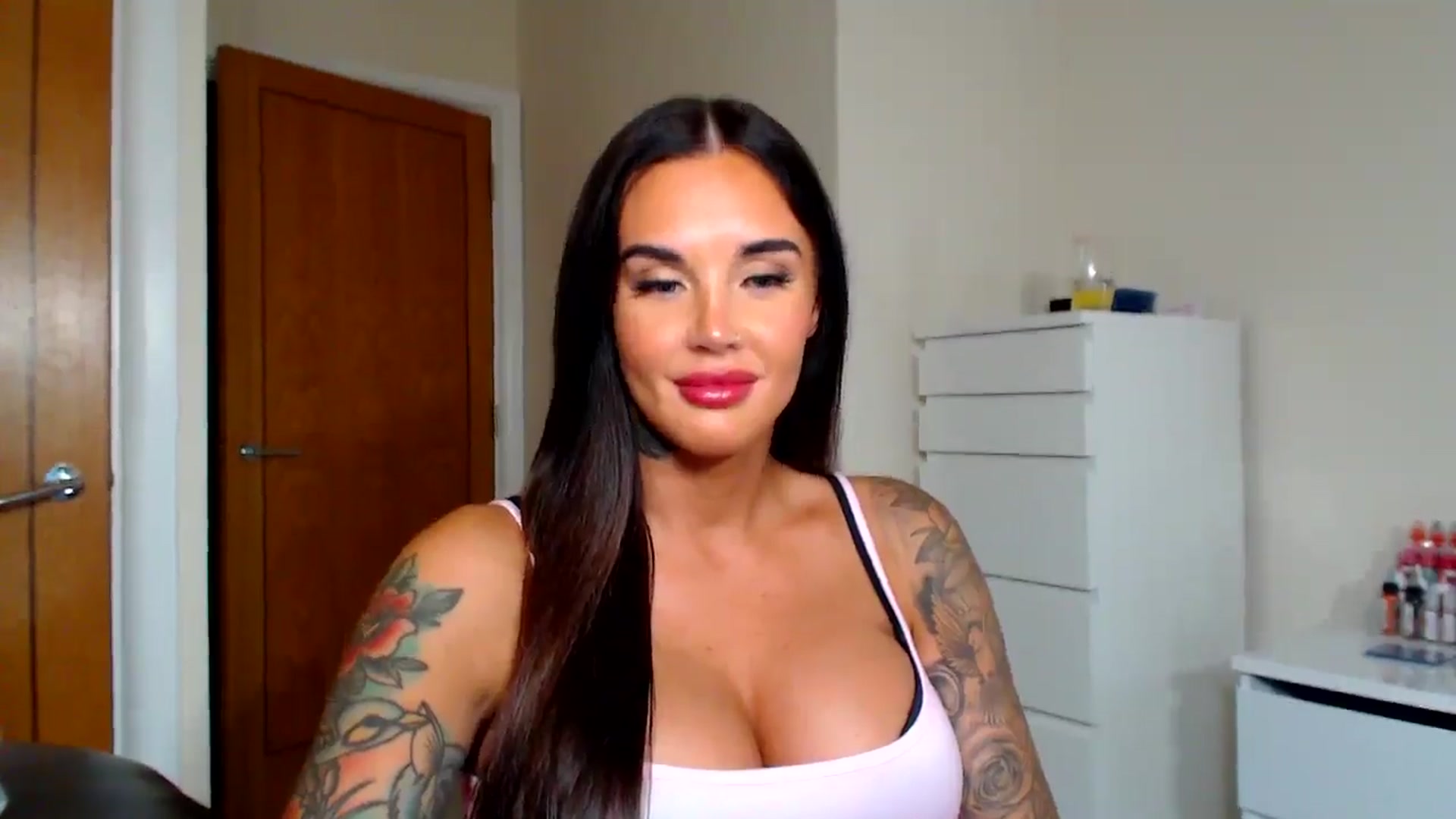 Gallery image thumbnail from teamtatt's myfreecams stream on, 09/17/2025, 24:18 image 14 of 20