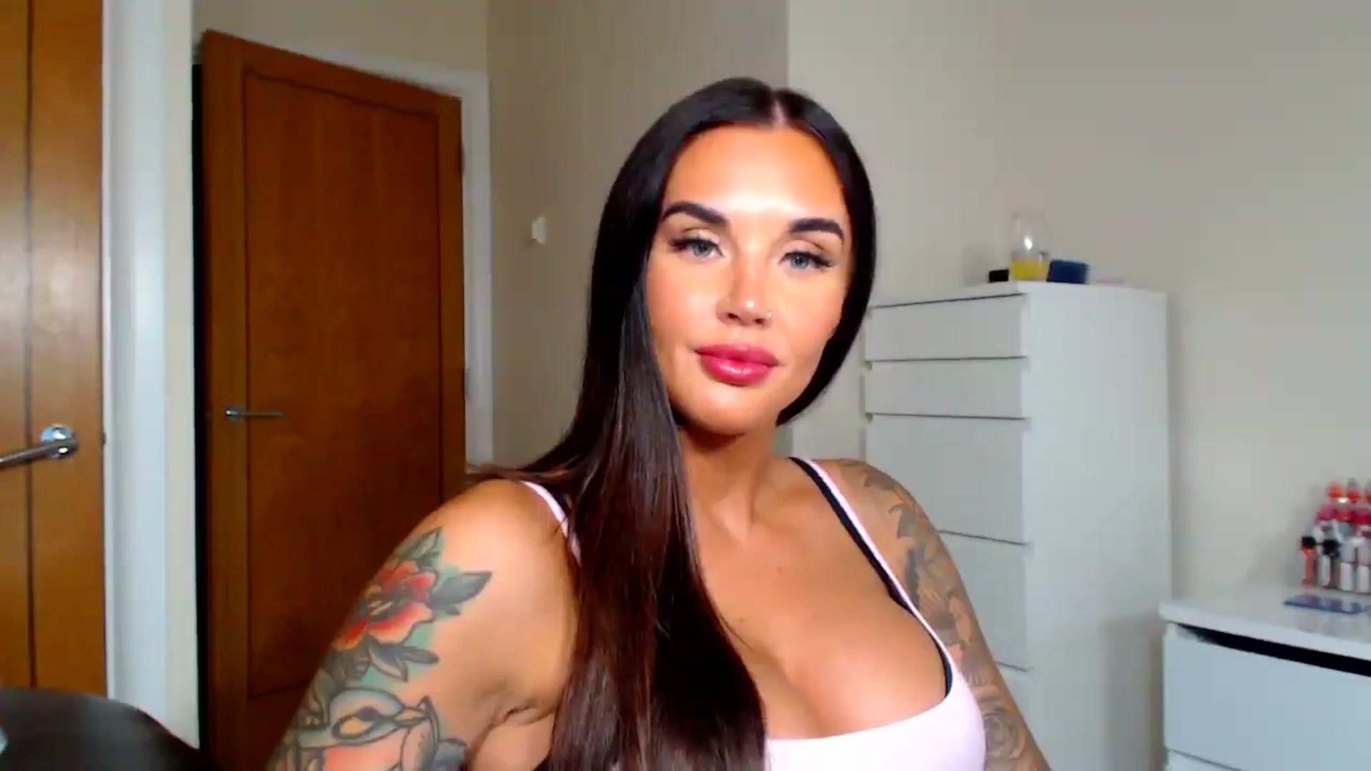 Gallery image thumbnail from teamtatt's myfreecams stream on, 09/17/2025, 24:18 image 7 of 20