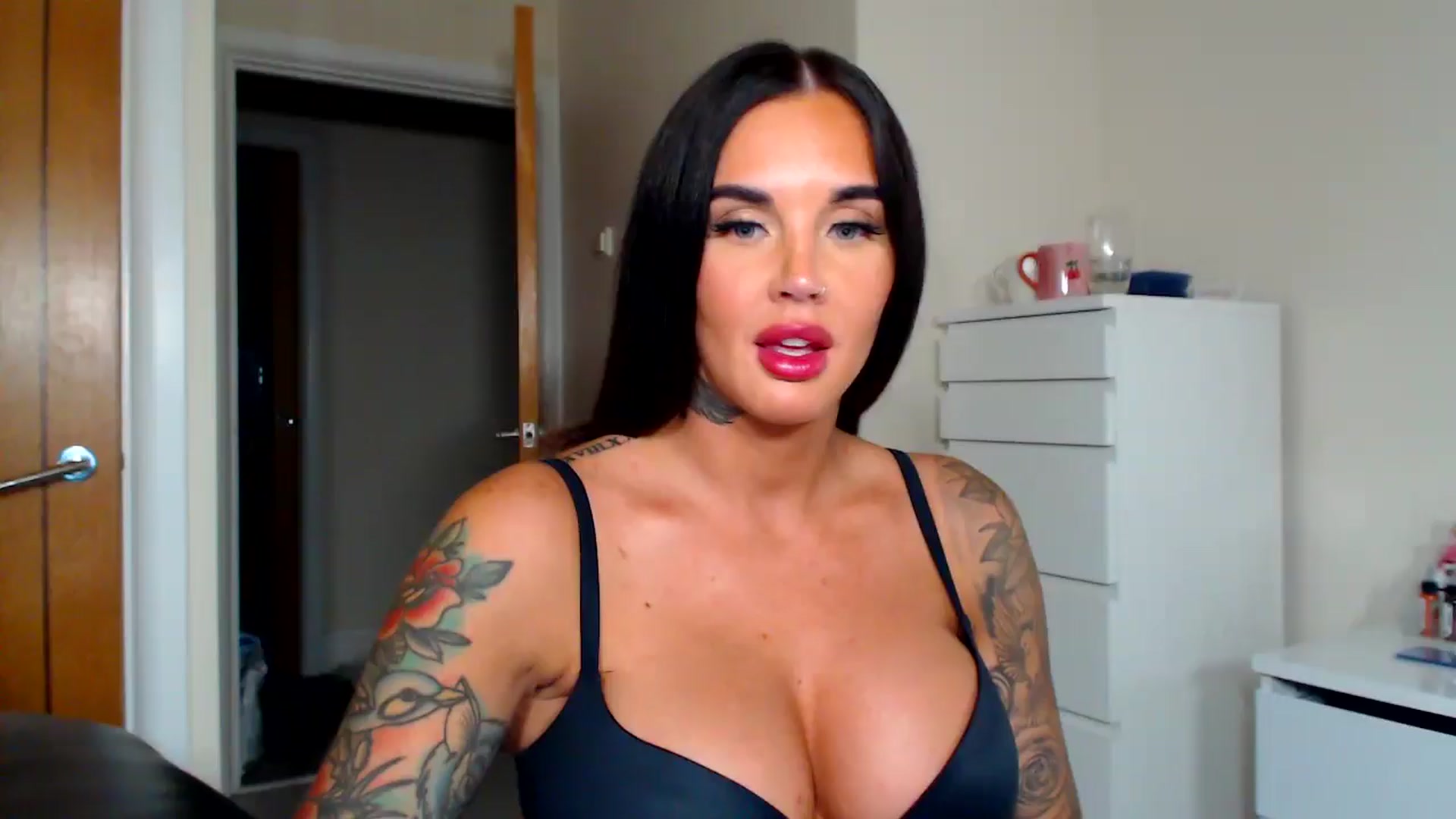 Gallery image thumbnail from teamtatt's myfreecams stream on, 09/17/2025, 01:47 image 18 of 20