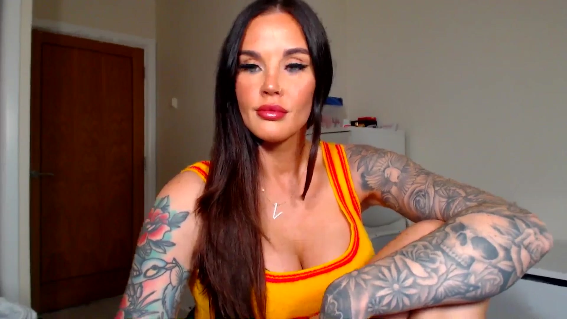 Gallery image thumbnail from teamtatt's myfreecams stream on, 10/04/2025, 20:33 image 13 of 20